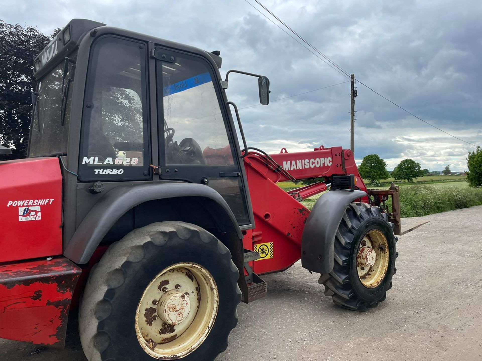 2000 MANITOU MLA 628 ARTICULATED TELESCOPIC TELEHANDLER, RUNS DRIVES AND LIFTS *PLUS VAT* - Image 5 of 13