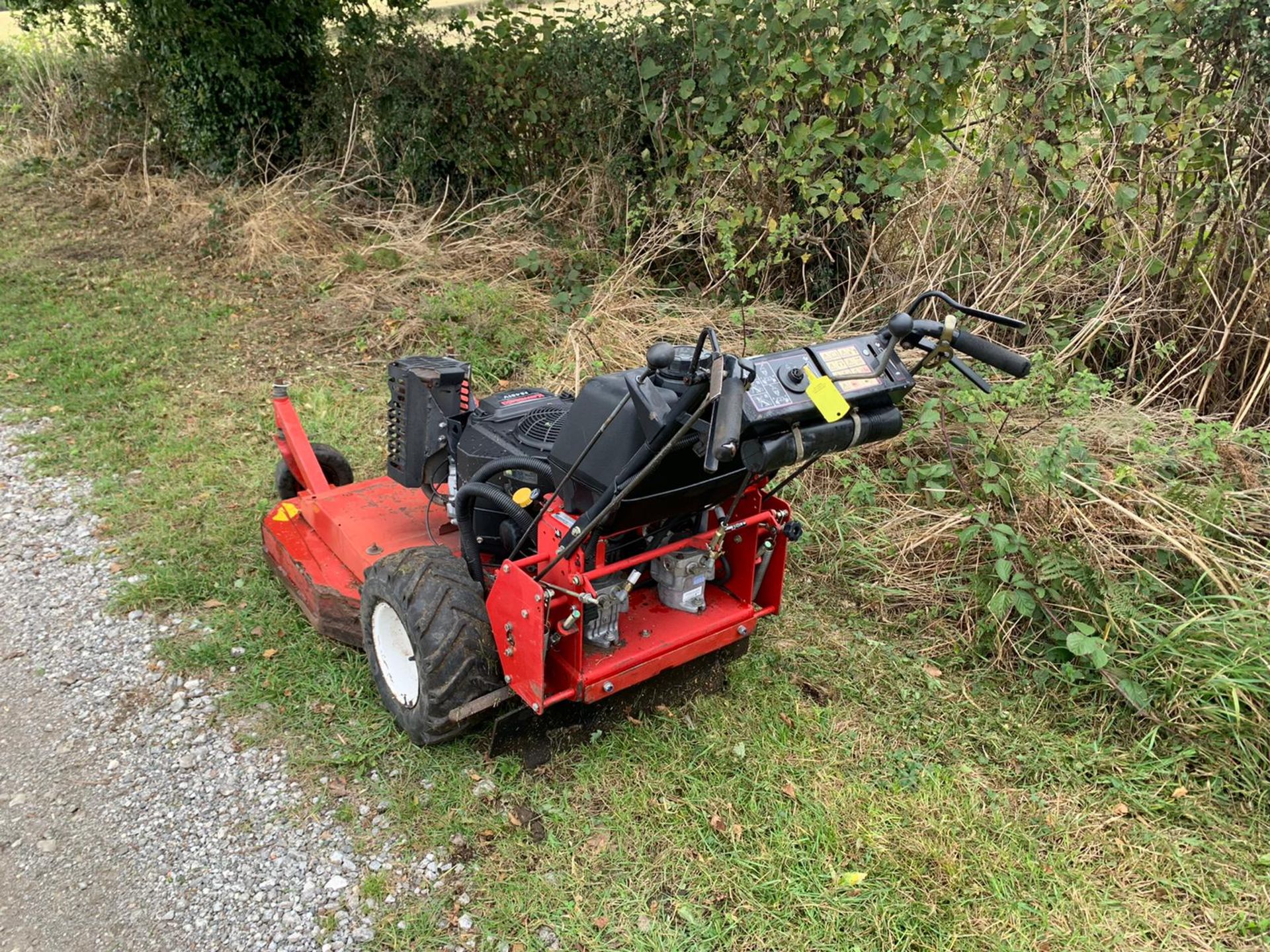 TORO 36" WALK BEHIND PEDESTRIAN MOWER, RUNS DRIVES AND CUTS WELL, PULL OR ELECTRIC START - Image 4 of 10