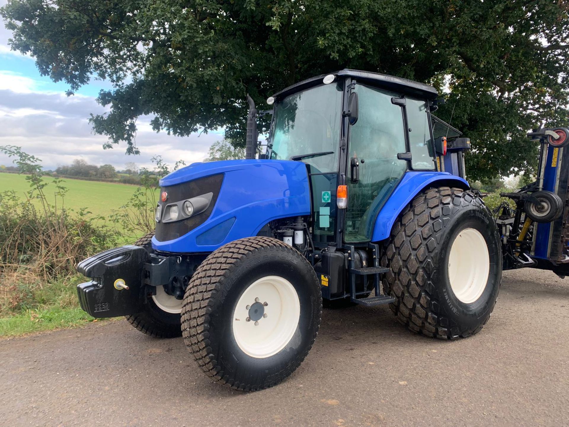 2014 ISEKI TJA8080 86hp 4WD TRACTOR, RUNS DRIVES AND WORKS, SHOWING A LOW AND GENUINE 960 HOURS - Image 2 of 10