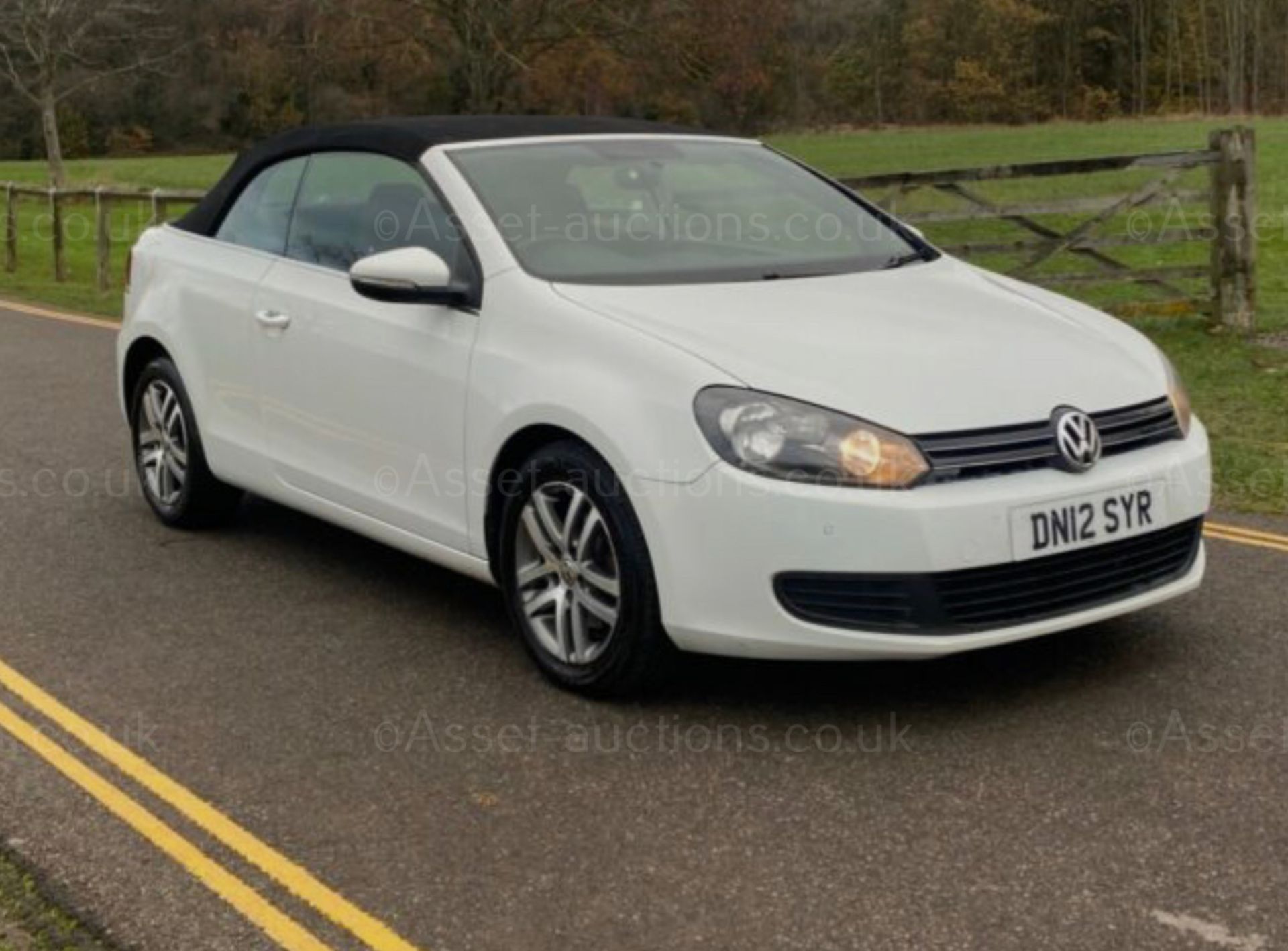 2012 VOLKSWAGEN GOLF S BLUEMOTION TECH TDI WHITE CONVERTIBLE, 150K MILES *NO VAT* - Image 2 of 12