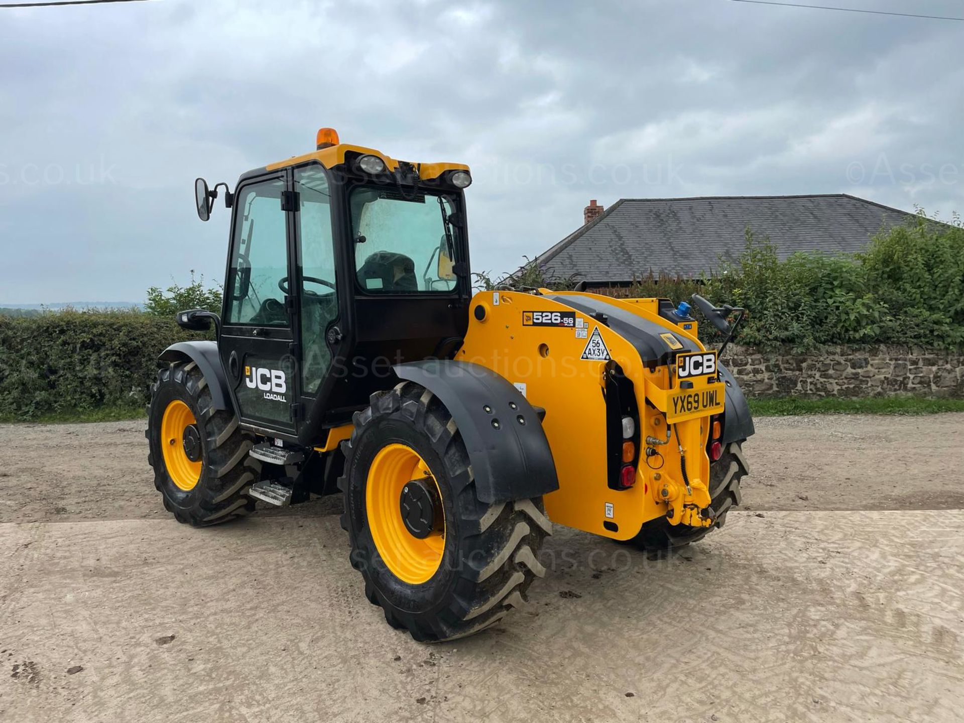 2019/69 JCB 526-56 AGRI PLUS TELEHANDLER, SHOWING A LOW AND GENUINE 750 HOURS *PLUS VAT* - Image 4 of 29