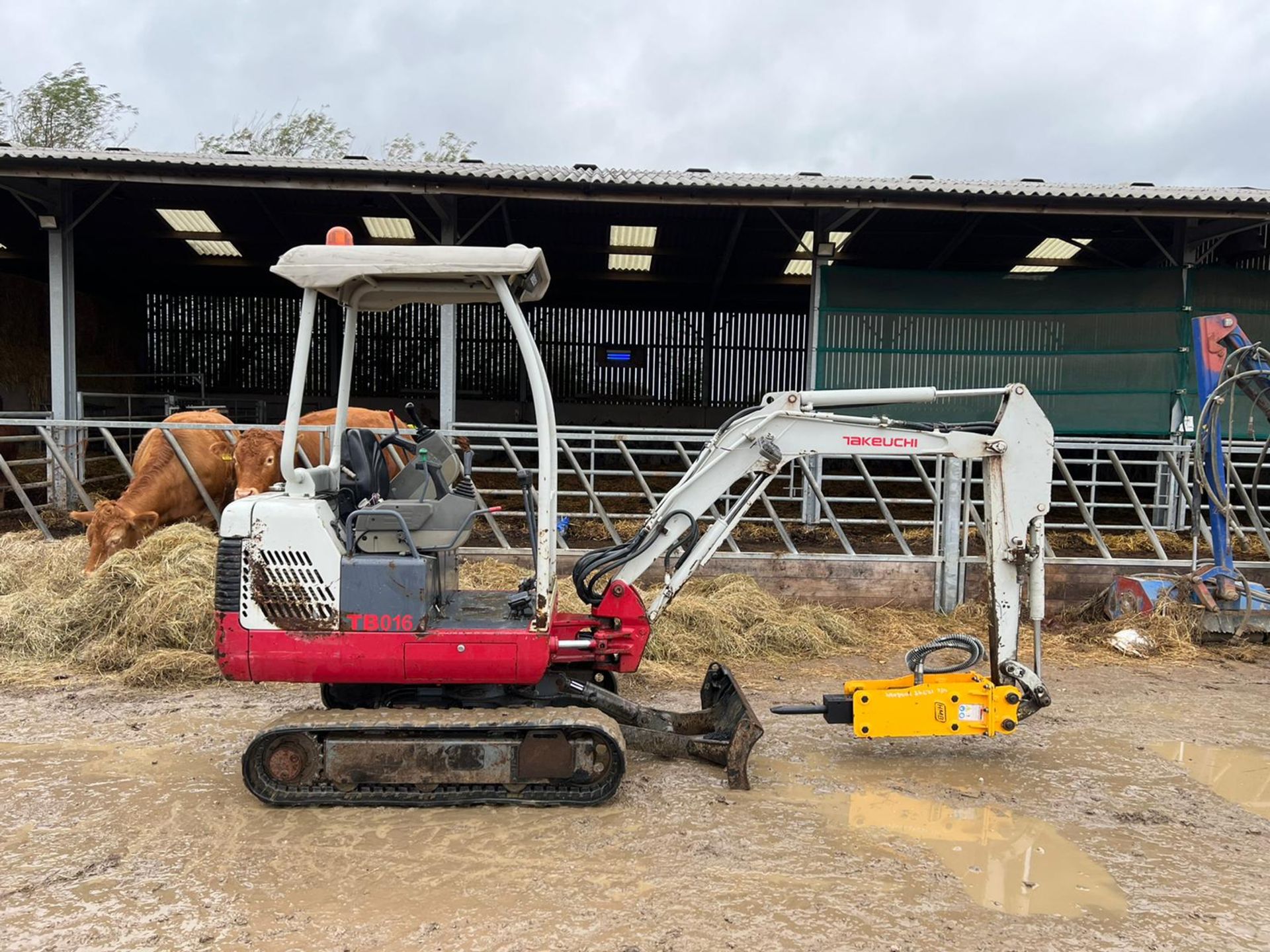 2010 TAKEUCHI TB016 1.6 TON MINI DIGGER WITH NEW AND UNUSED HMB ROCK BREAKER, 2102 HOURS *PLUS VAT* - Image 2 of 21