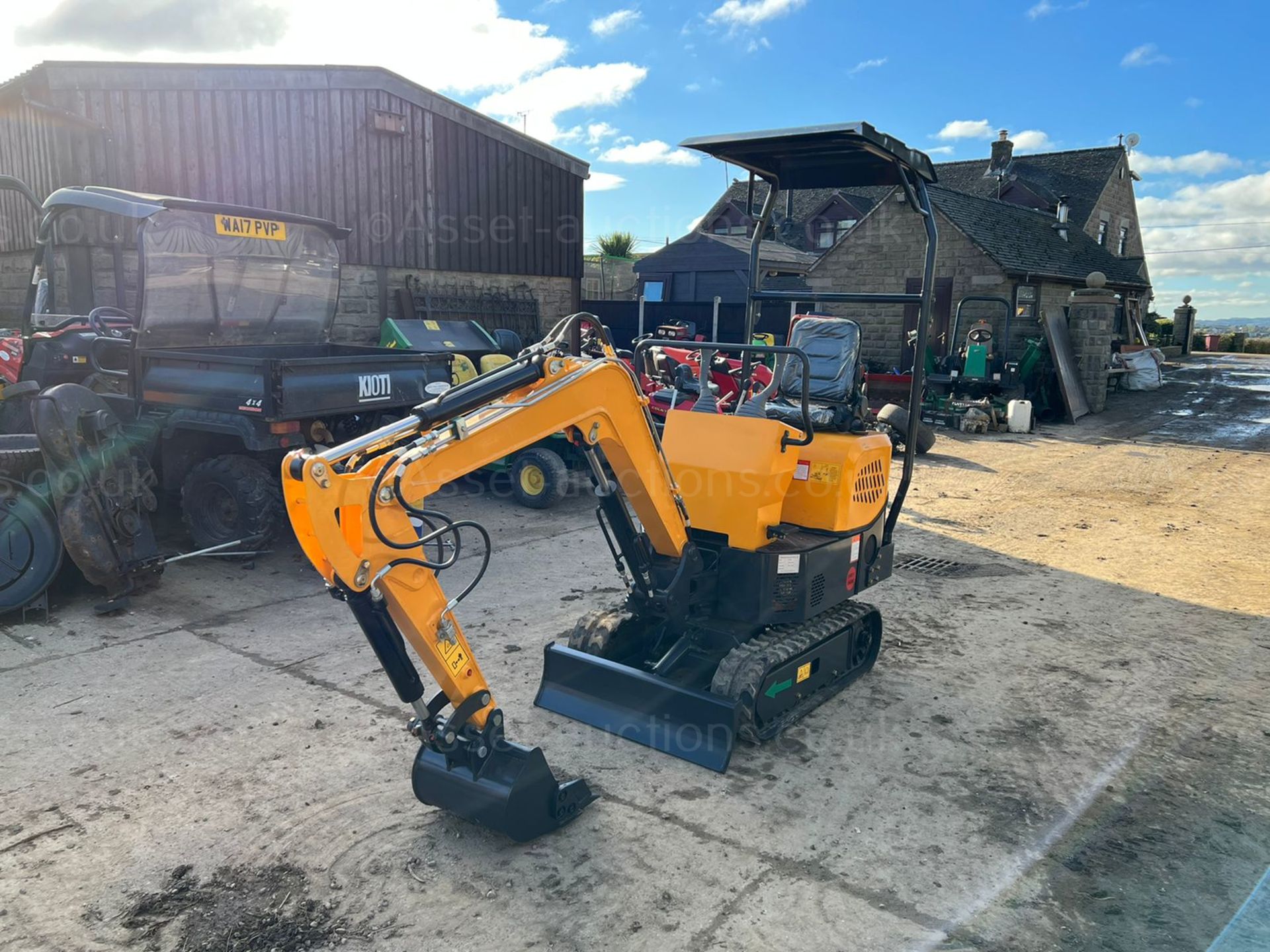 NEW AND UNUSED ATTACK AT10 1 TON DIESEL MINI DIGGER, RUNS DRIVES AND DIGS, CANOPY *PLUS VAT* - Image 4 of 14