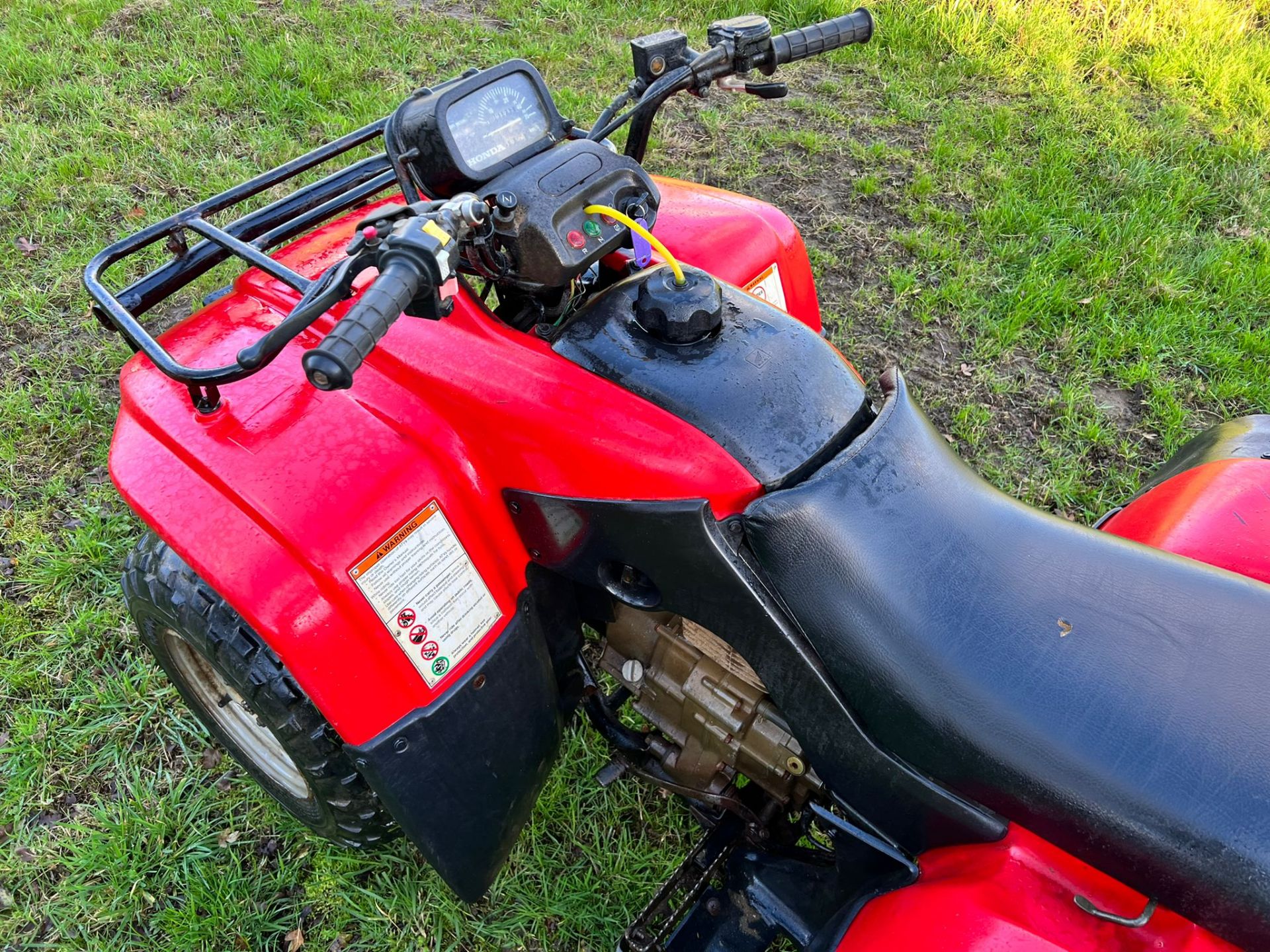 HONDA TRX250 FARM QUAD BIKE, RUNS AND DRIVES, SHOWING A LOW 171 HOURS *PLUS VAT* - Image 7 of 9