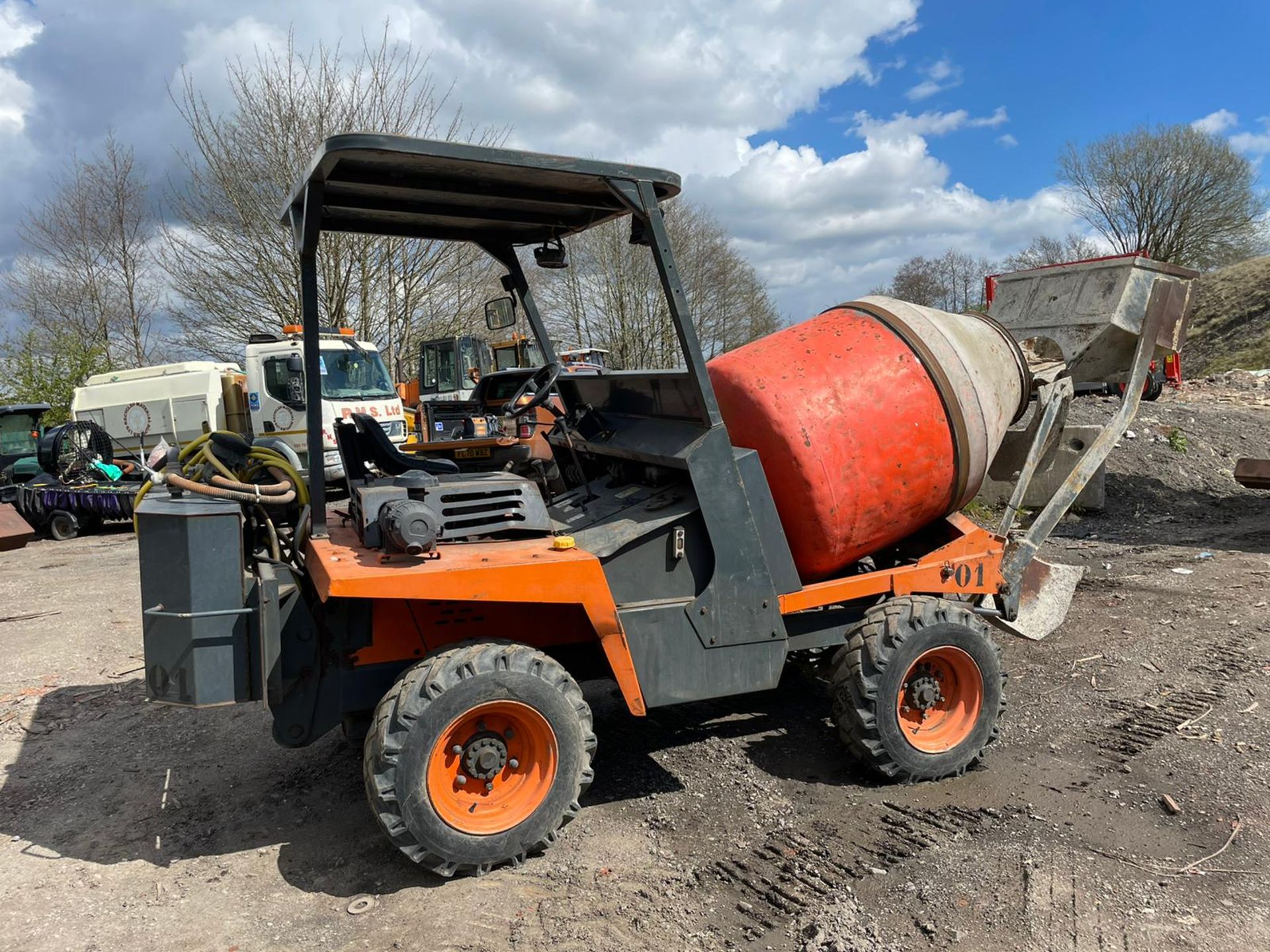 2010 MZ Imer 1000 Self Loading Mixer, Runs Drives And Works, Showing 3029 Hours, All Terrain Tyres - Image 2 of 8