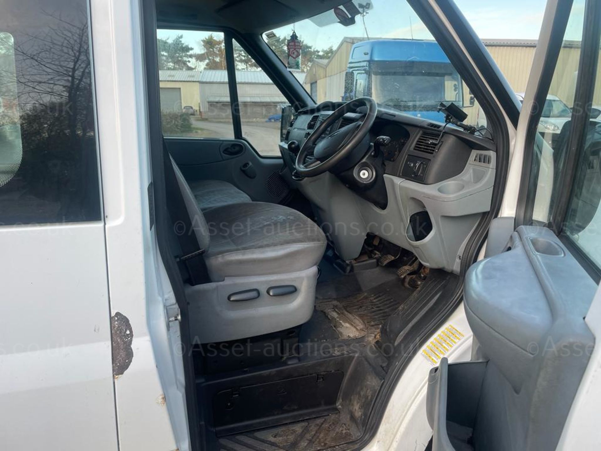 2012 FORD TRANSIT 100 T350 RWD WHITE WELFARE VAN, 125K MILES, 2.2 DIESEL, 6 SEATS *PLUS VAT* - Image 11 of 13