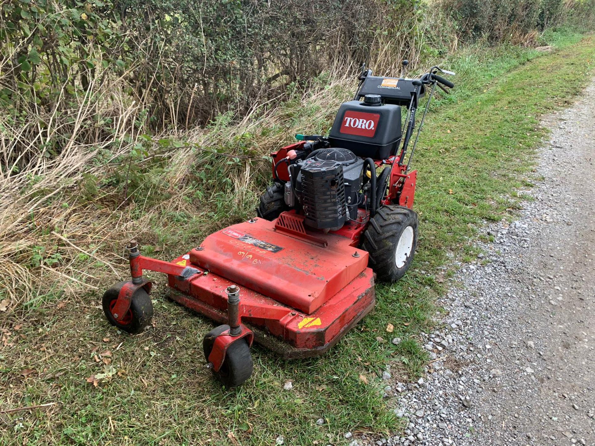 TORO 36" WALK BEHIND PEDESTRIAN MOWER, RUNS DRIVES AND CUTS WELL, PULL OR ELECTRIC START - Image 2 of 10