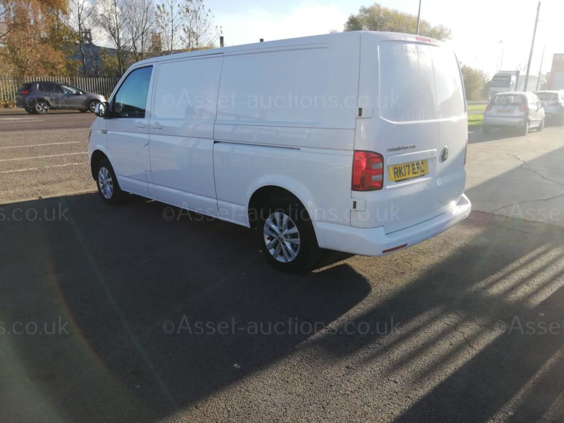 2017 VOLKSWAGEN TRANSPORTER T30 H-LN TDI WHITE PANEL VAN, 2.0 DIESEL, 126K MILES *PLUS VAT* - Image 5 of 12