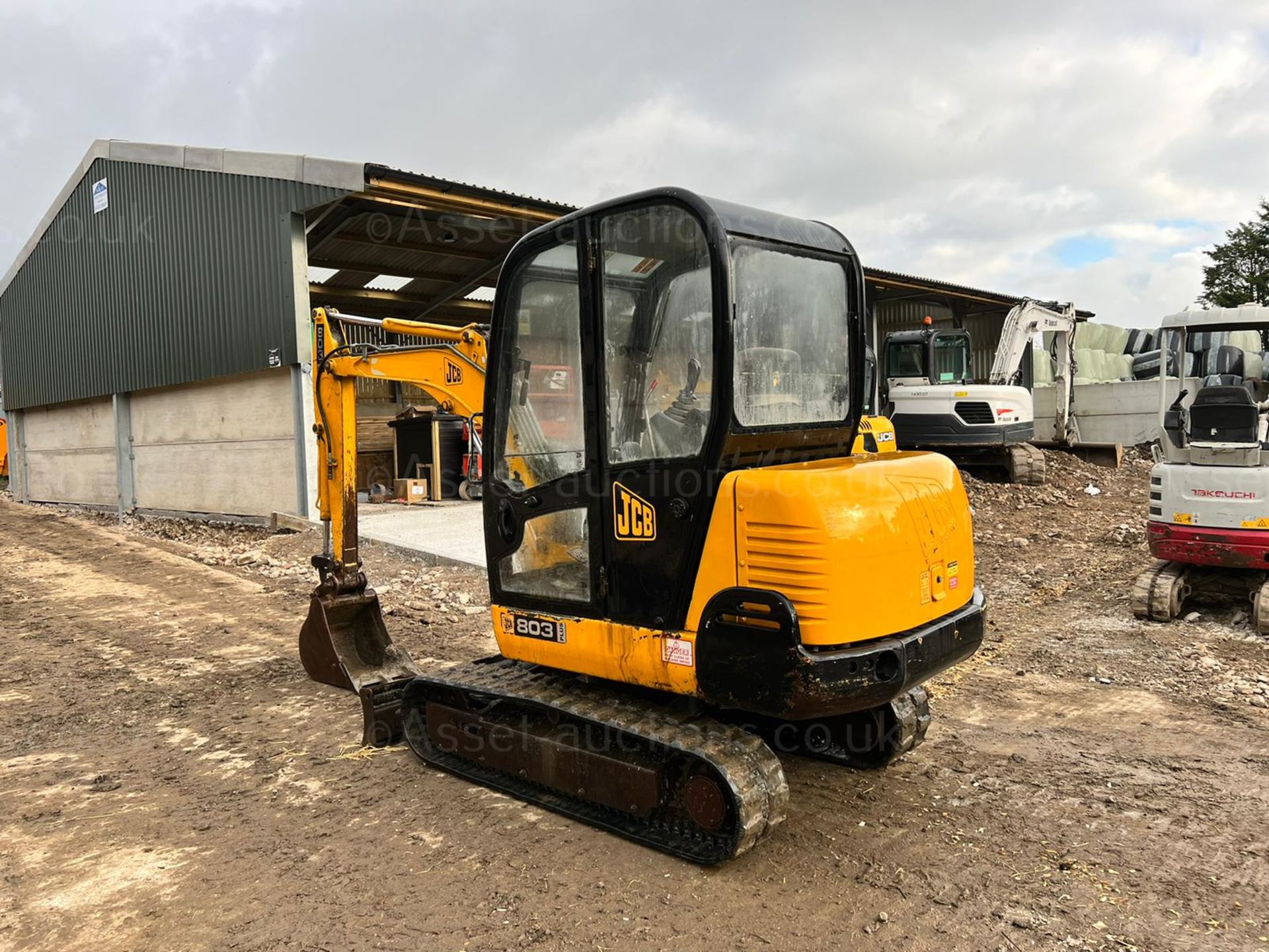 2003 JCB 803 PLUS 3 TON MINI DIGGER, RUNS DRIVES AND DIGS, FULLY CABBED, GOOD SET OF TRACKS - Image 6 of 15