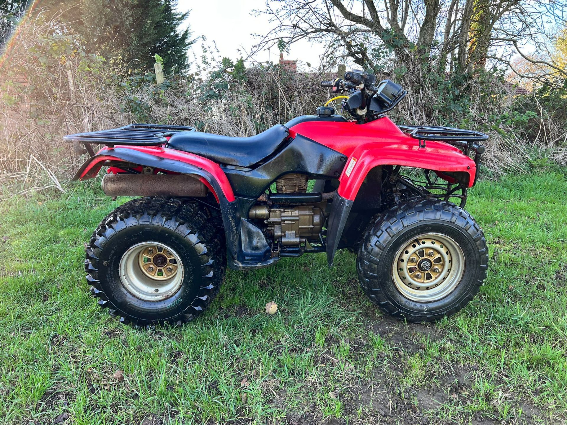 HONDA TRX250 FARM QUAD BIKE, RUNS AND DRIVES, SHOWING A LOW 171 HOURS *PLUS VAT* - Image 3 of 9