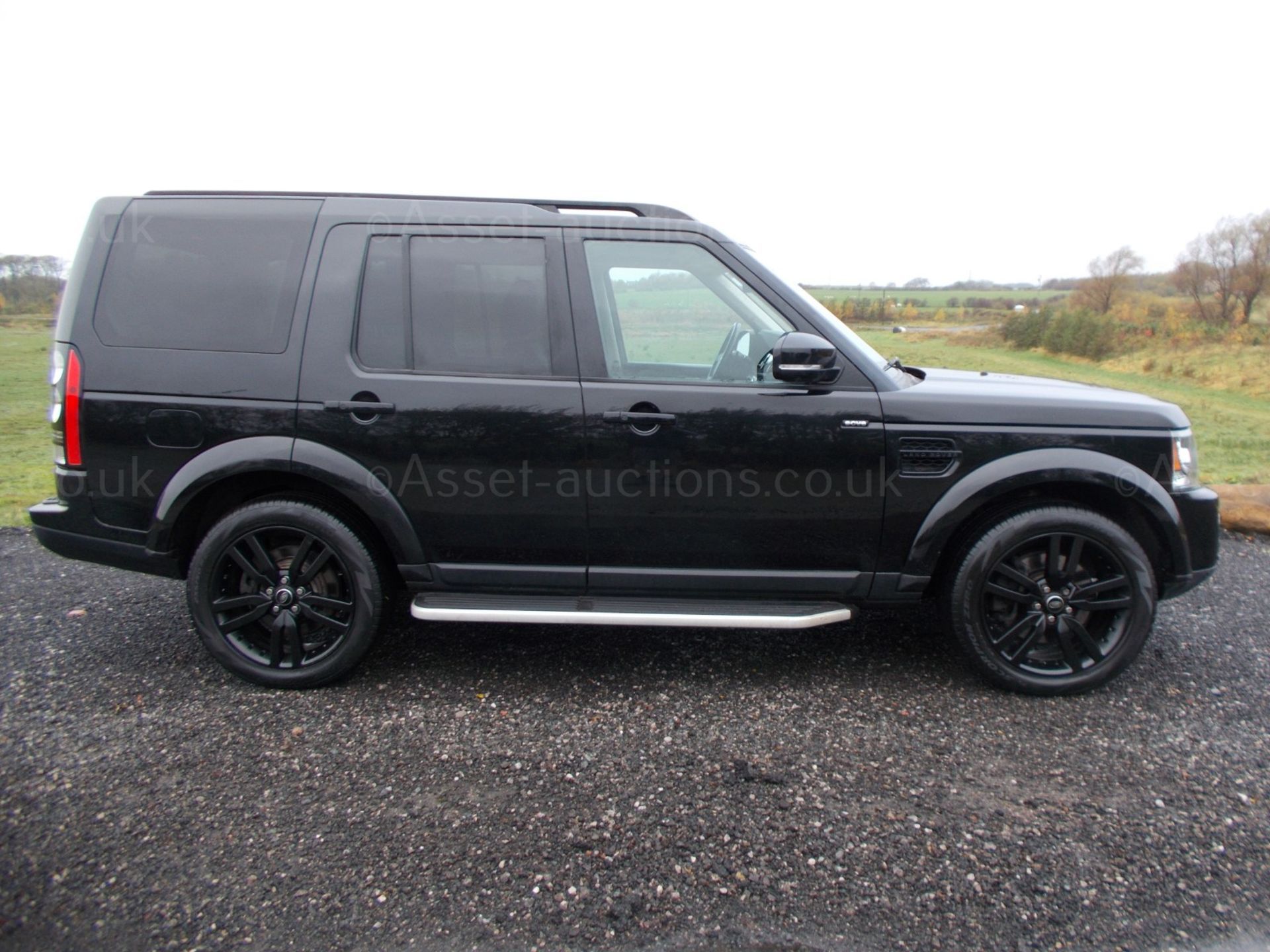 2015/64 LAND ROVER DISCOVERY HSE LUXURY SCV6 7 SEATER, 3.0 V6 PETROL SUPERCHARGED *PLUS VAT* - Image 8 of 27