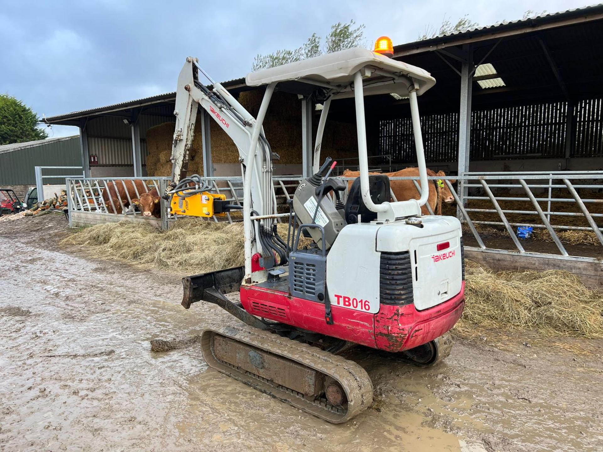 2010 TAKEUCHI TB016 1.6 TON MINI DIGGER WITH NEW AND UNUSED HMB ROCK BREAKER, 2102 HOURS *PLUS VAT* - Image 6 of 21