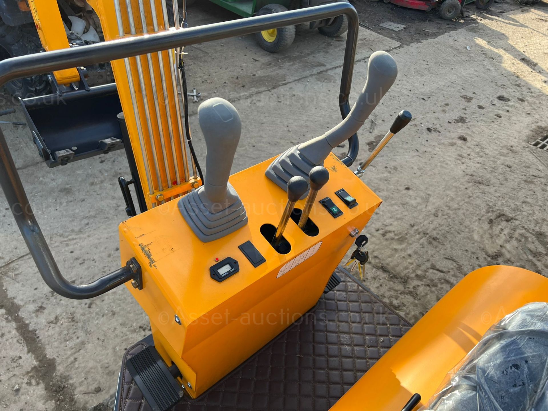 NEW AND UNUSED ATTACK AT10 1 TON DIESEL MINI DIGGER, RUNS DRIVES AND DIGS, CANOPY *PLUS VAT* - Image 14 of 14