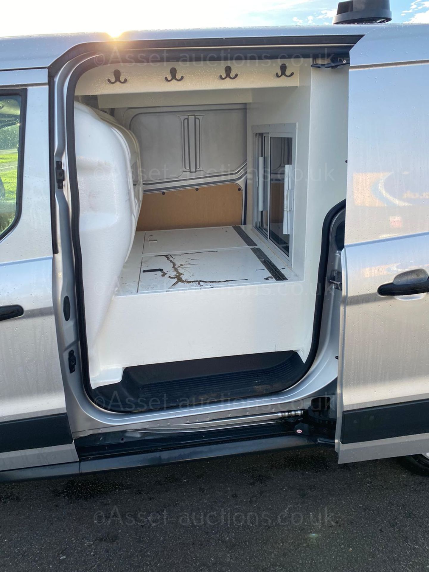 2014/64 FORD TRANSIT CONNECT 240 SILVER LWB DOG VAN, 73K MILES WITH FSH, 2 LARGE DOG CAGES *PLUS VAT - Image 8 of 10