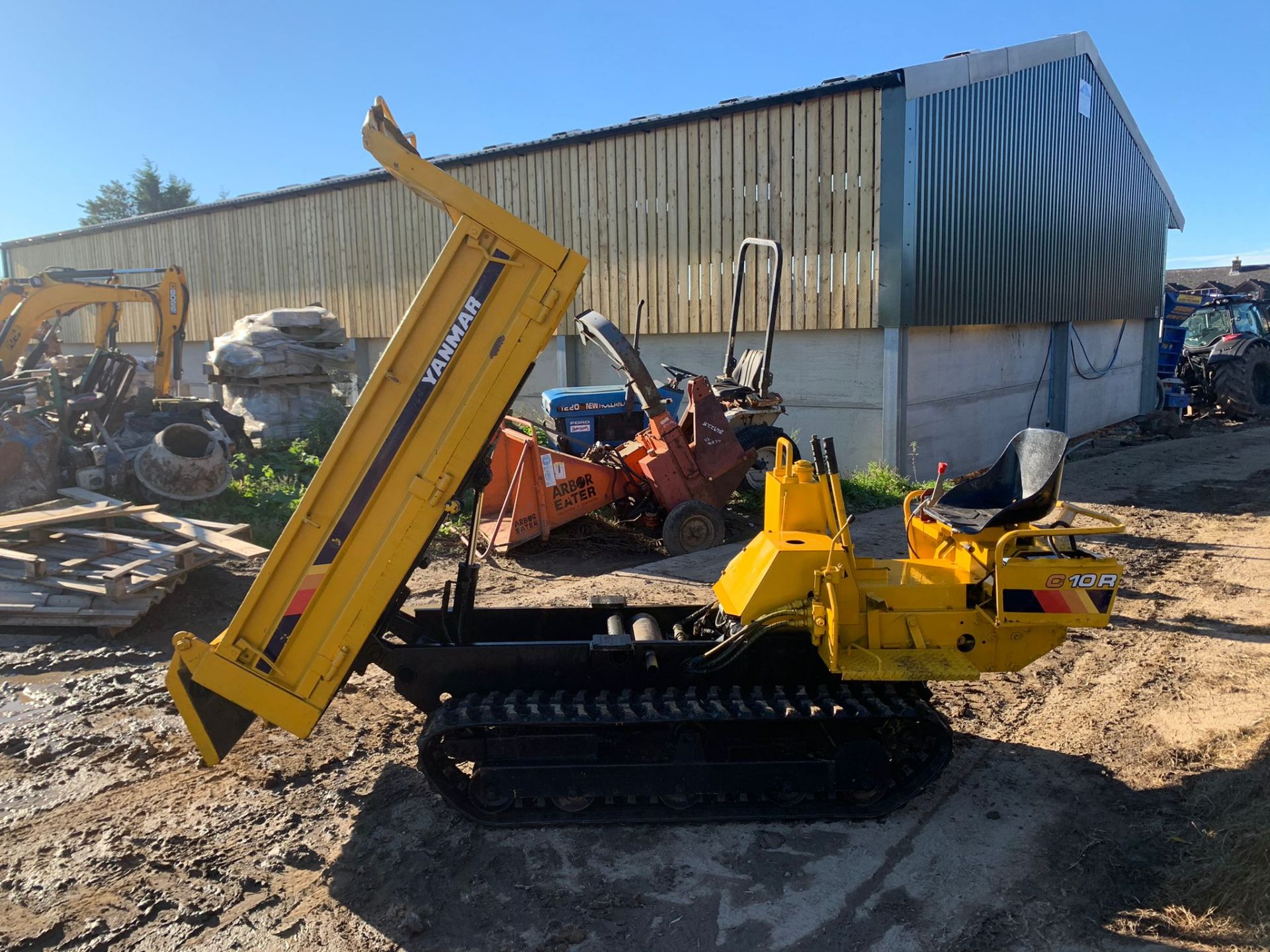 YANMAR C10R 1 TON TRACKED DUMPER, RUNS DRIVES AND TIPS, SHOWING A LOW 1406 HOURS *PLUS VAT* - Image 2 of 9