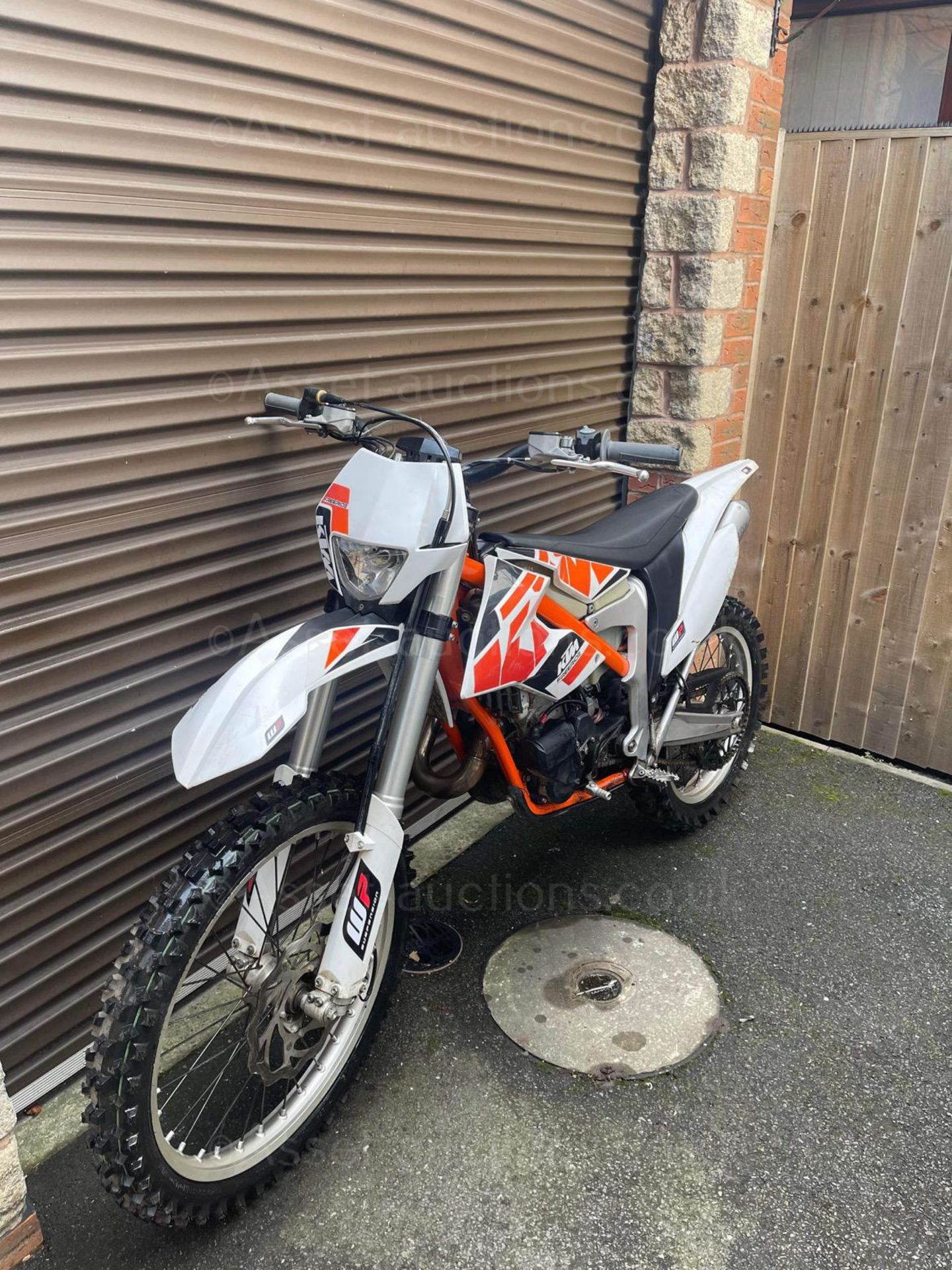 2016 KTM FREERIDE 250R OFF-ROAD MOTORCYCLE, 2 STROKE. ELECTRIC START, 1540 MILES *NO VAT* - Image 2 of 18