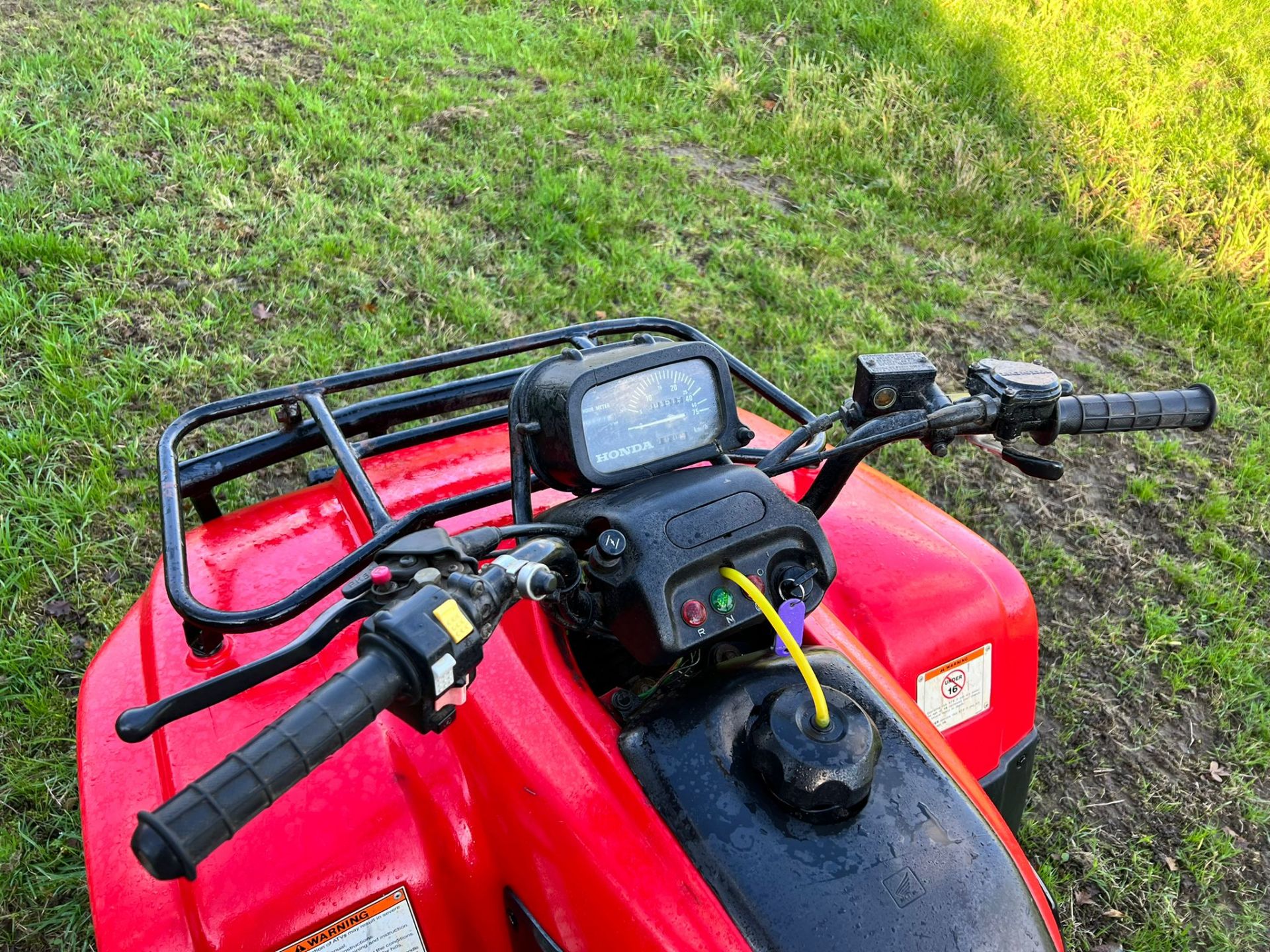 HONDA TRX250 FARM QUAD BIKE, RUNS AND DRIVES, SHOWING A LOW 171 HOURS *PLUS VAT* - Image 6 of 9