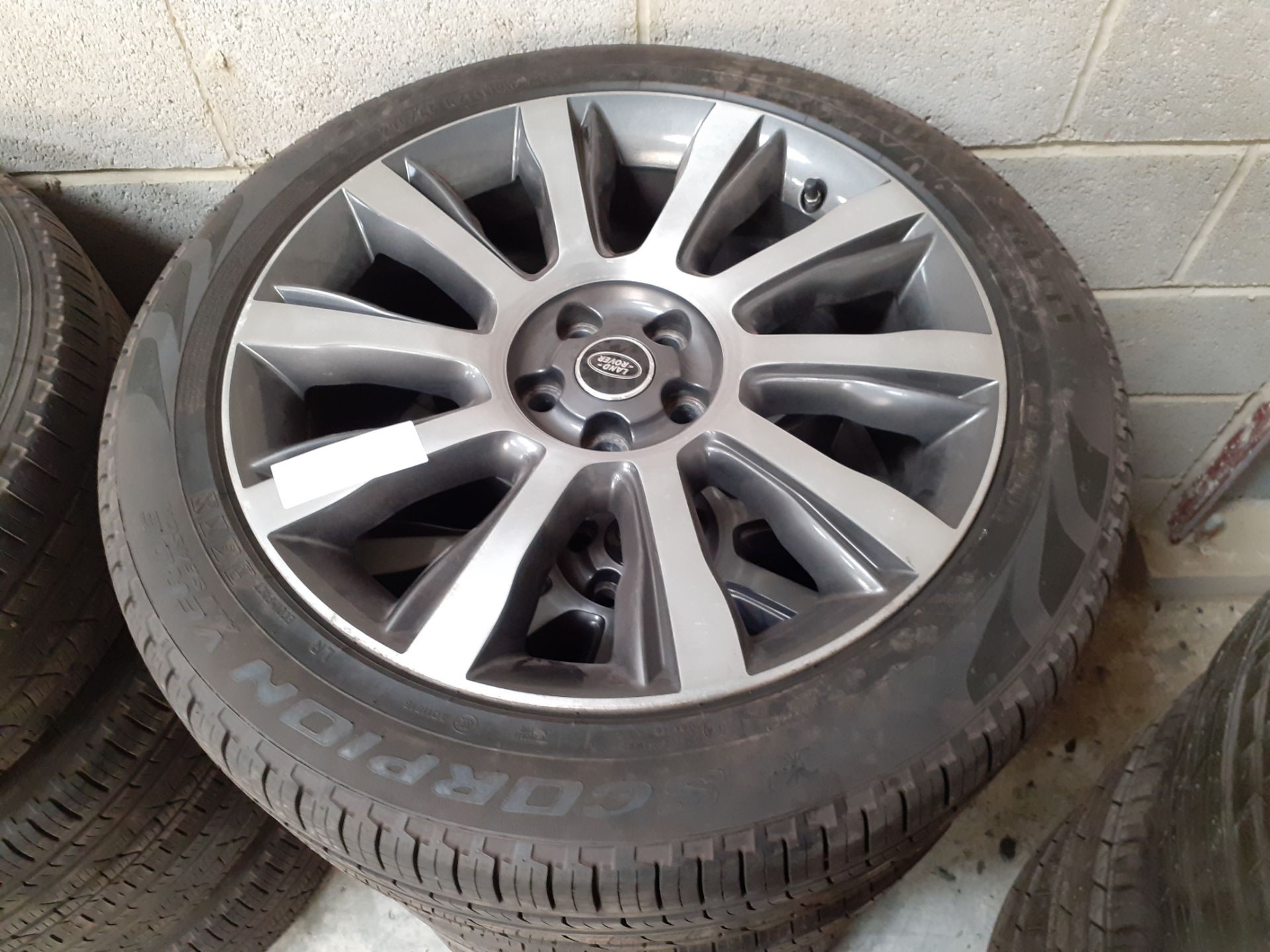 4 x LAND ROVER RANGE ROVER ALLOY WHEELS WITH TYRES 275 45 21, RRP £4200 *NO VAT*