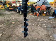 NEW AND UNUSED POSTHOLE BORER AND AUGER, HYDRAULIC DRIVEN, 25mm PINS, PIPES INCLUDED *PLUS VAT*