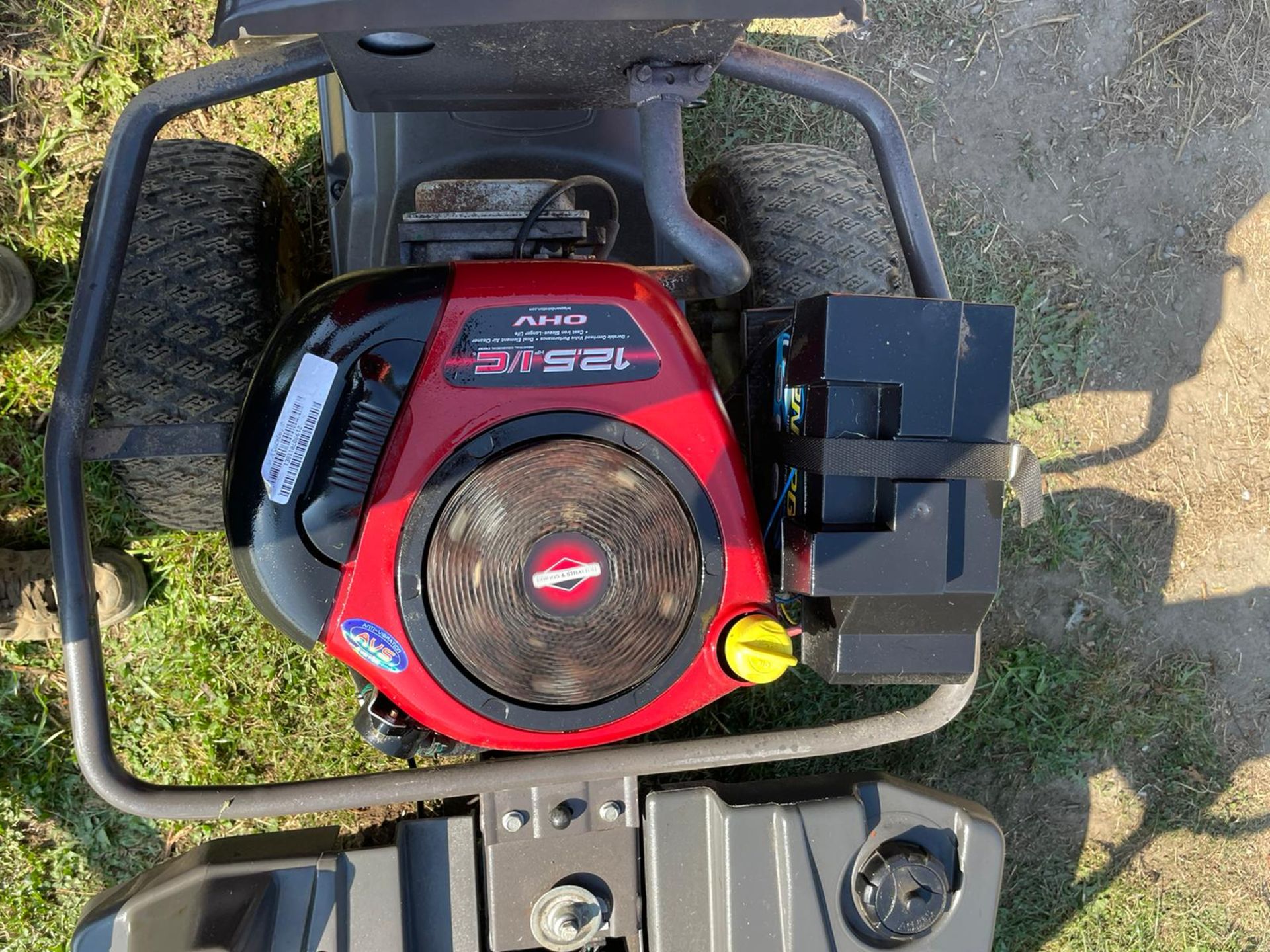 2014 BARONESS LM315GC 3WD CYLINDER MOWER WITH GRASS BOXES, RUNS DRIVES CUTS AND COLLECTS WELL - Image 9 of 16