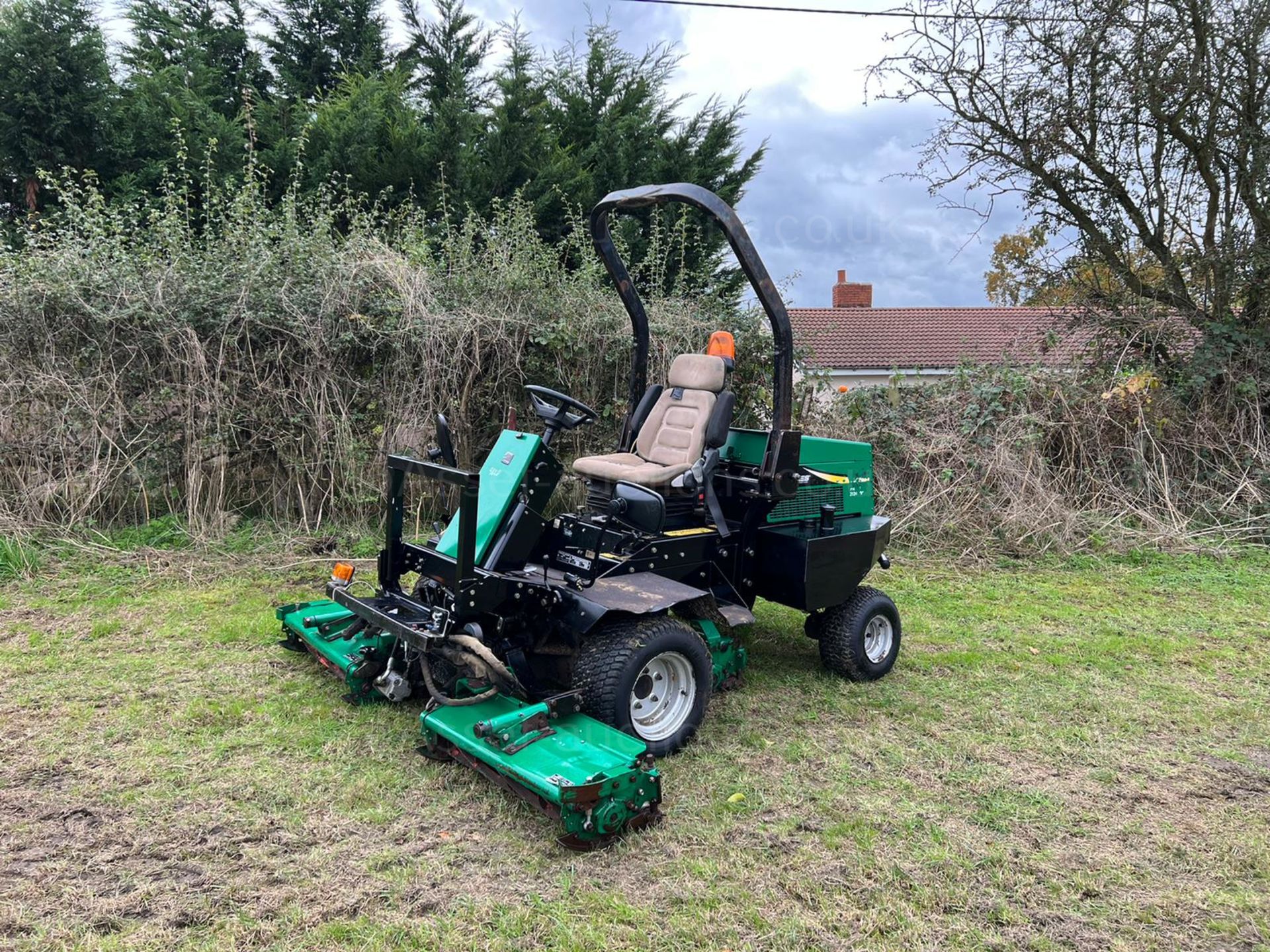 RANSOMES 2130 HIGHWAY 4WD CYLINDER MOWER, SHOWING A LOW 3632 HOURS, HYDROSTATIC *PLUS VAT* - Image 2 of 10