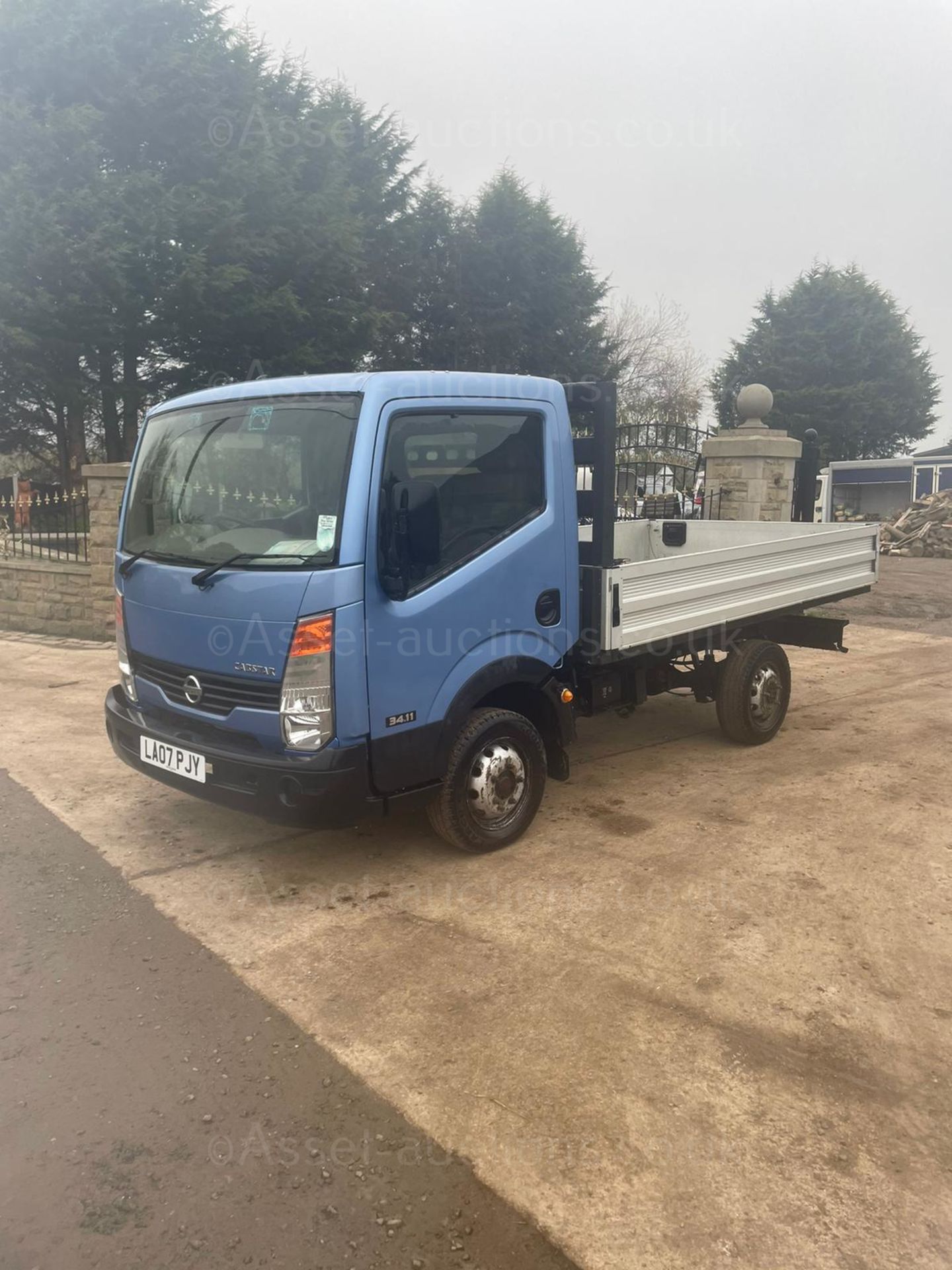 2007 NISSAN CABSTAR 34.11 S/C SWB BLUE DROPSIDE, SHOWING A LOW 85K MILES, 2.5 DIESEL *NO VAT* - Image 4 of 10