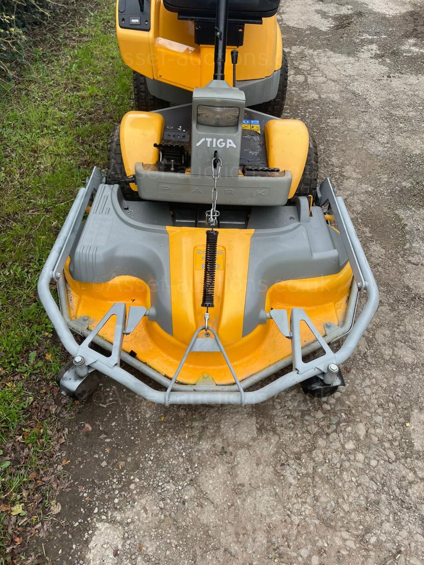 STIGA PARK DIESEL RIDE ON MOWER, RUNS DRIVES AND DIGS, GOOD SOLID 110cm TRIPLE BLADE DECK *PLUS VAT* - Image 3 of 7