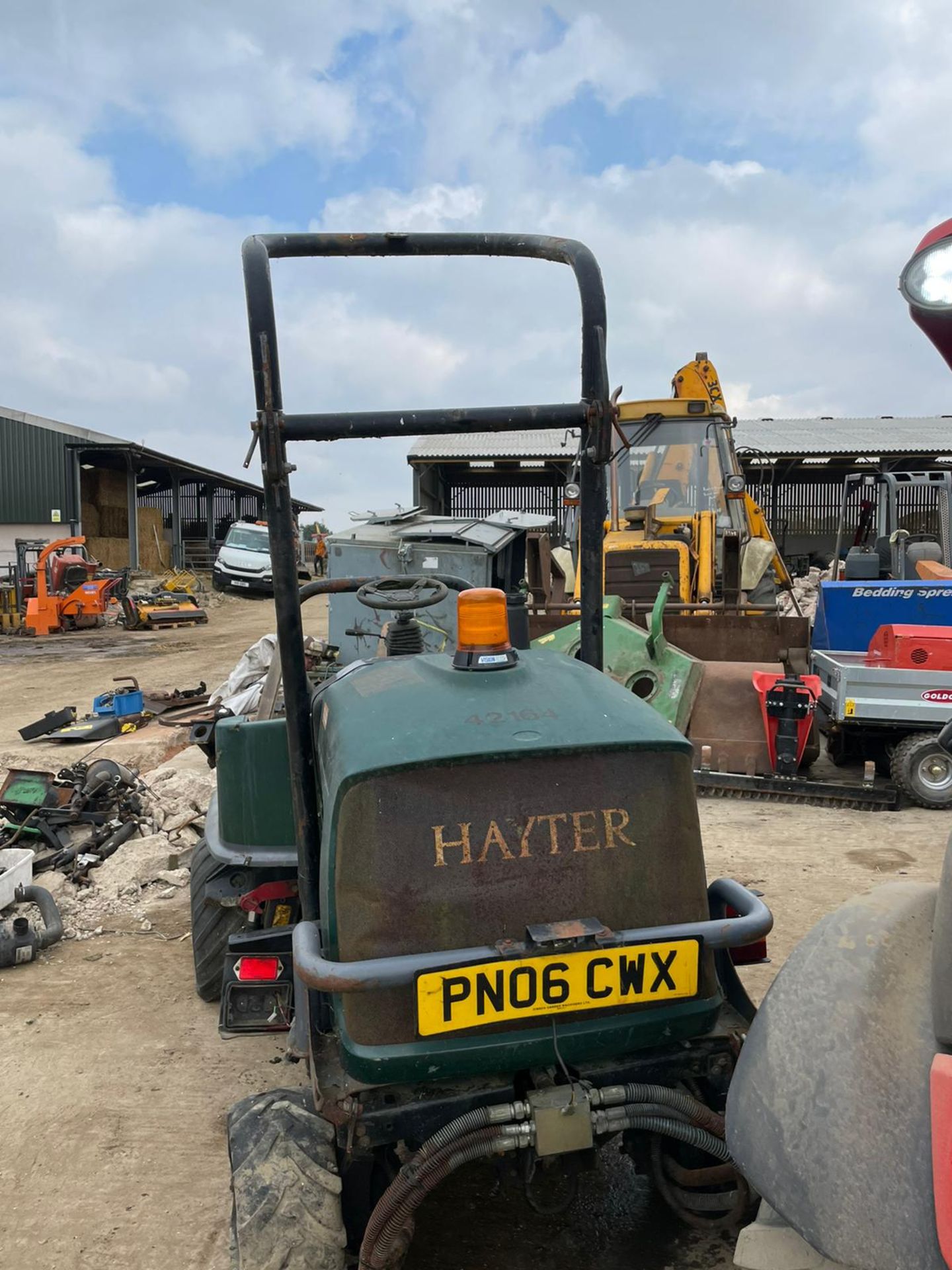 HAYTER LT324 4 WHEEL DRIVE RIDE ON MOWER, NO ENGINE, LOTS OF PARTS, GOOD PUMPS *PLUS VAT* - Image 4 of 4