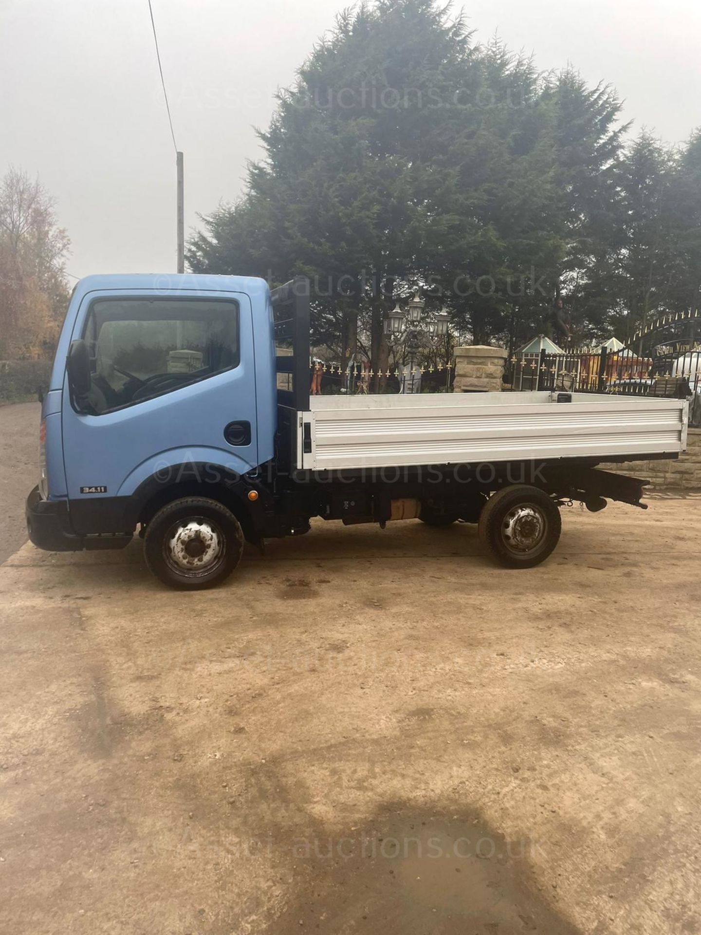 2007 NISSAN CABSTAR 34.11 S/C SWB BLUE DROPSIDE, SHOWING A LOW 85K MILES, 2.5 DIESEL *NO VAT* - Image 5 of 10