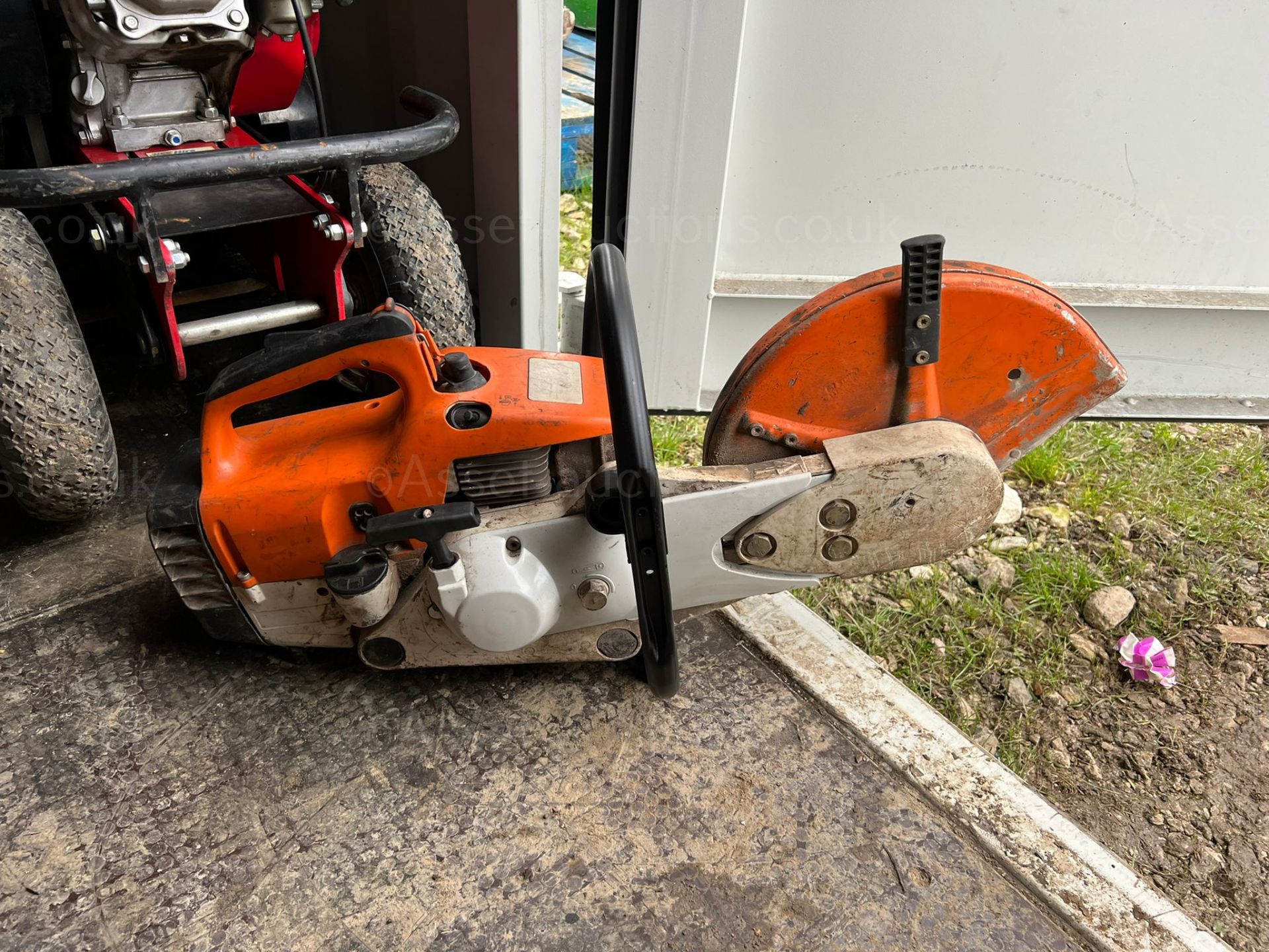 STIHL TS400 DISC CUTTER, RUNS AND WORKS, NO BLADE *PLUS VAT* - Image 4 of 6