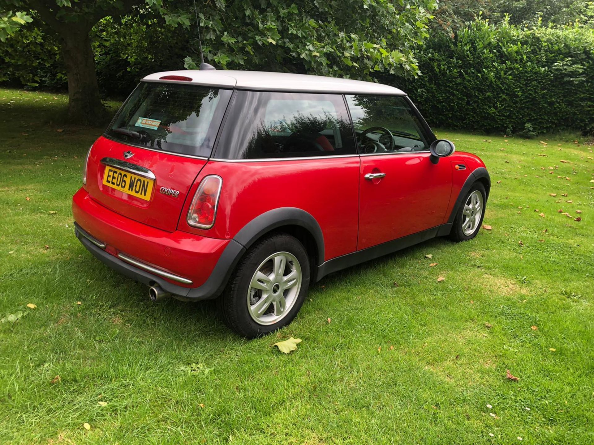 2006 MINI COOPER RED 3 DOOR HATCHBACK, 1.6 PETROL ENGINE, 113,523 MILES *NO VAT* - Image 7 of 12