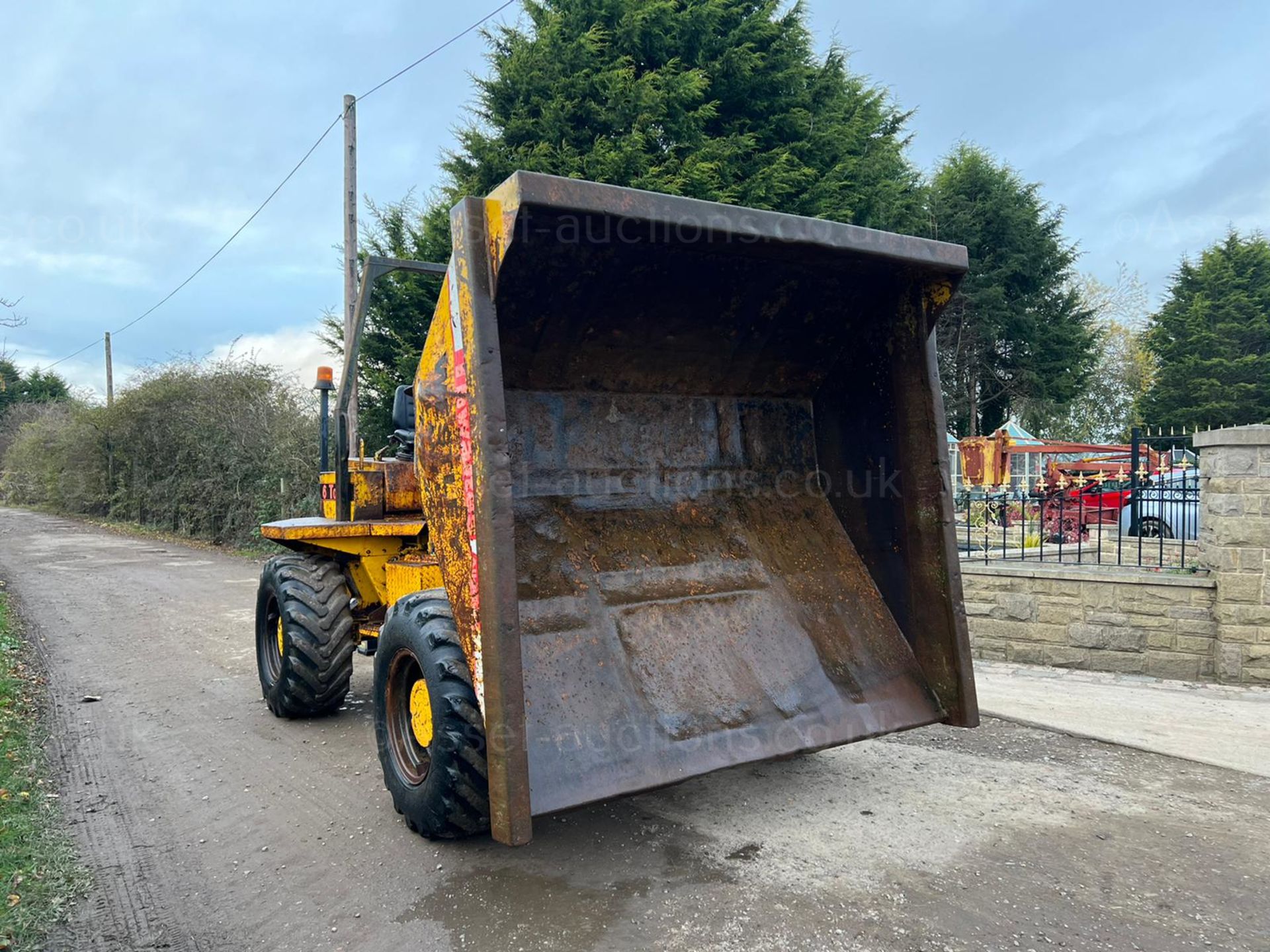 THWAITES ALLDRIVE 6 TON 4WD DUMPER, RUNS DRIVES AND LIFTS, SHOWING A LOW 3103 HOURS *PLUS VAT* - Image 7 of 11