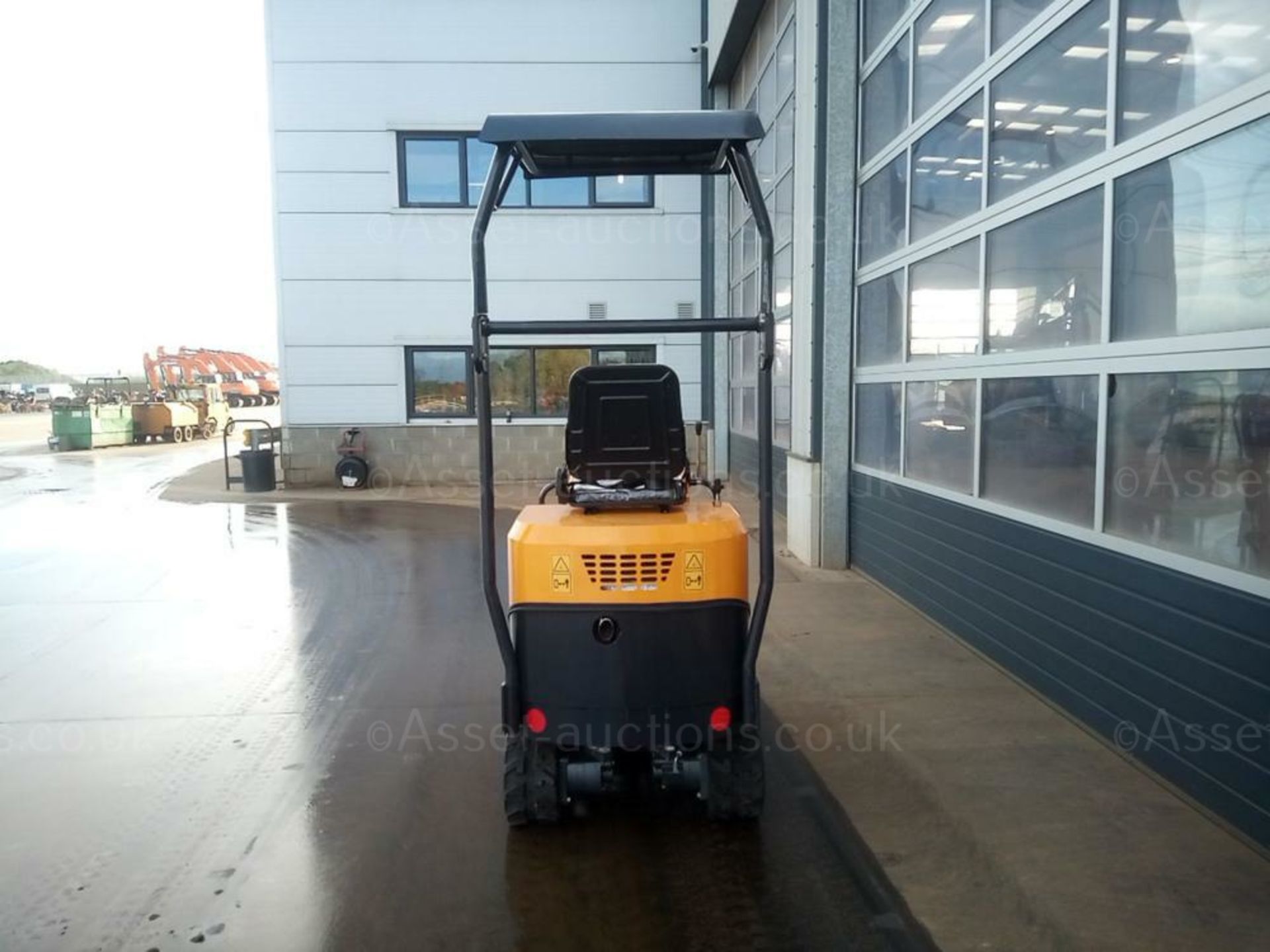 BRAND NEW 2021 PIPED MINI DIGGER / MICRO DIGGER, RUBBER TRACKS, BLADE, PIPED FOR BREAKER *PLUS VAT* - Image 5 of 9