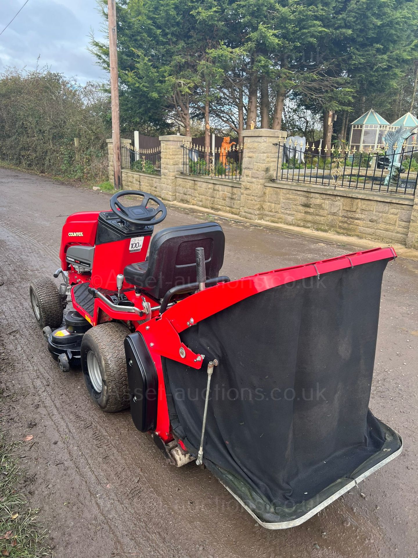 COUNTAX C600H 4 WHEEL DRIVE RIDE ON LAWN MOWER, RUNS WORKS AND CUTS, 4 WHEEL DRIVE *NO VAT* - Image 4 of 7