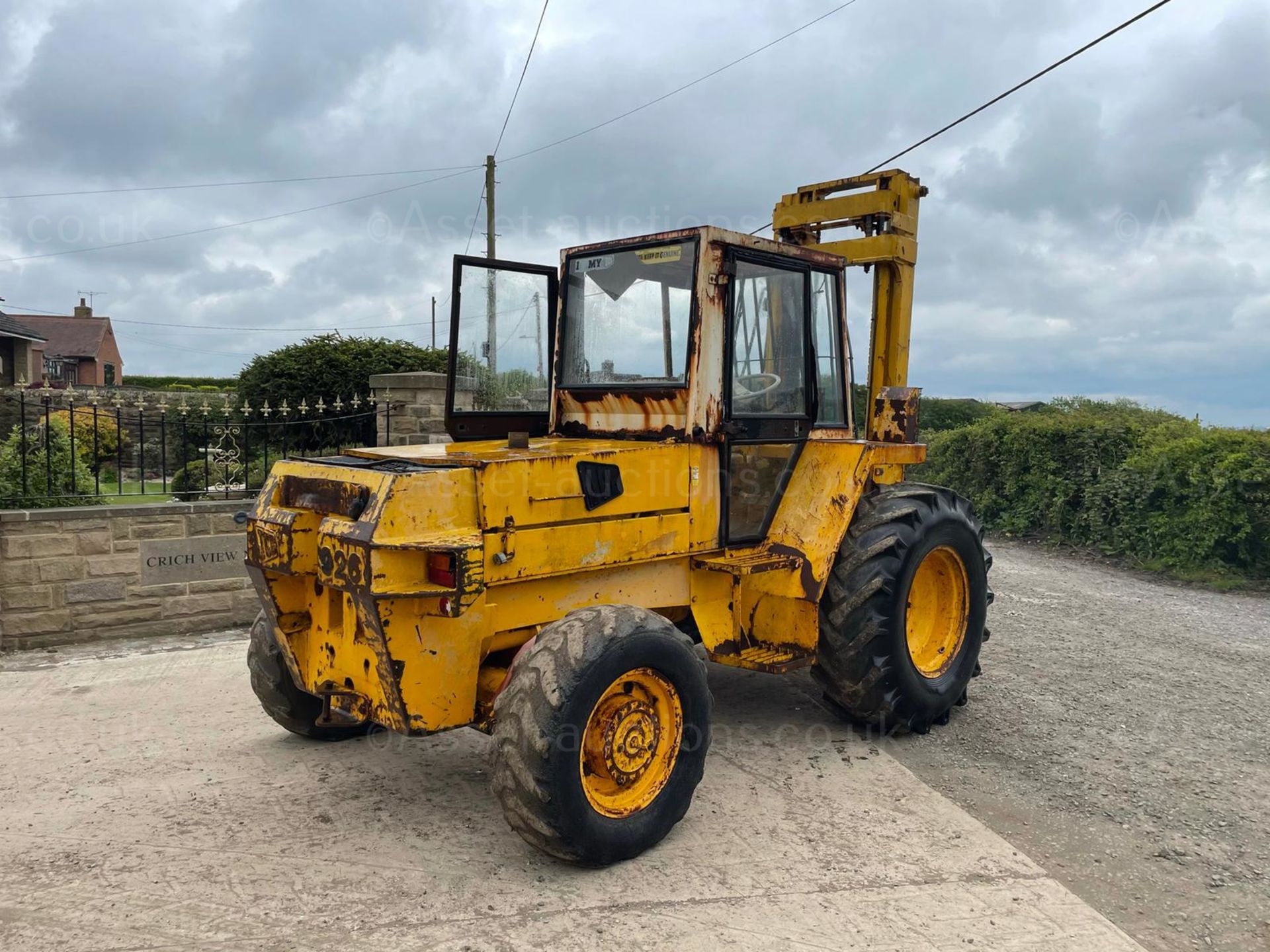 JCB 926 4WD ROUGH TERRAIN FORKLIFT, RUNS DRIVES AND LIFTS, ALL TERRAIN TYRES, ROAD KIT *PLUS VAT* - Image 4 of 10