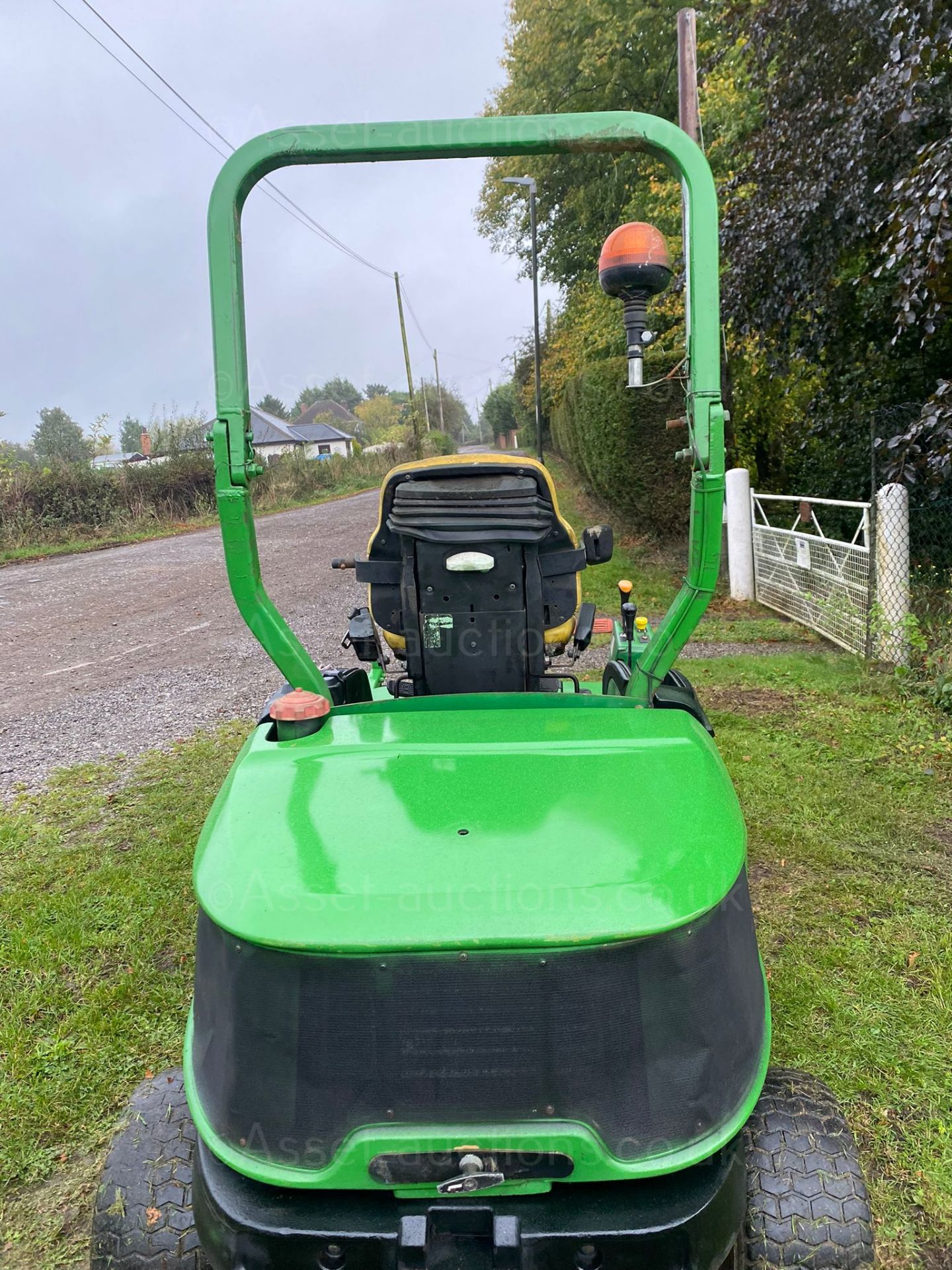 JOHN DEERE 1445 RIDE ON LAWN MOWER, RUNS WORKS AND CUTS, 4 WHEEL DRIVE *PLUS VAT* - Image 5 of 5