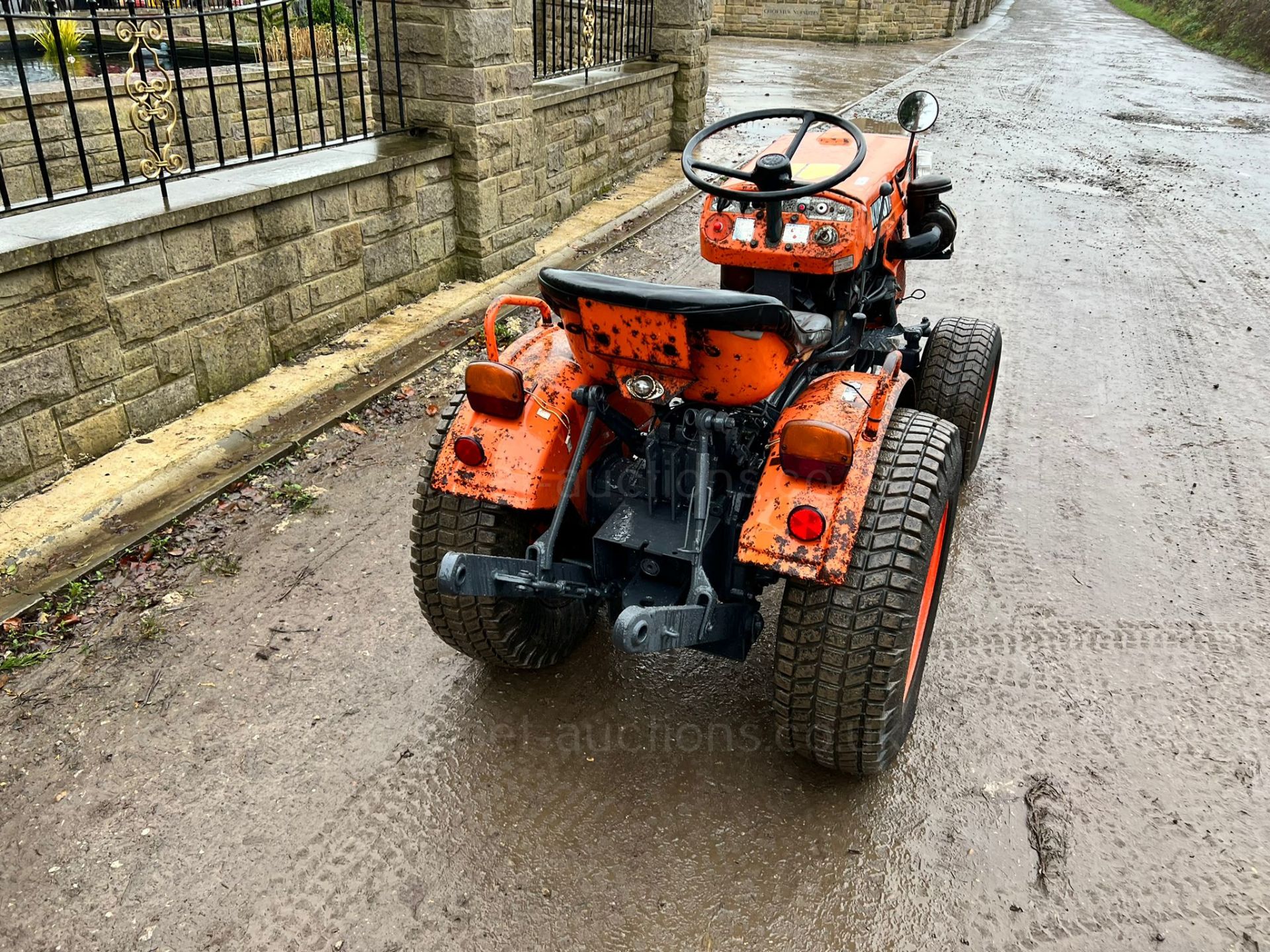 KUBOTA B5100E 15hp COMPACT TRACTOR, RUNS DRIVES AND WORKS, GRASS TYRES *PLUS VAT* - Image 5 of 9