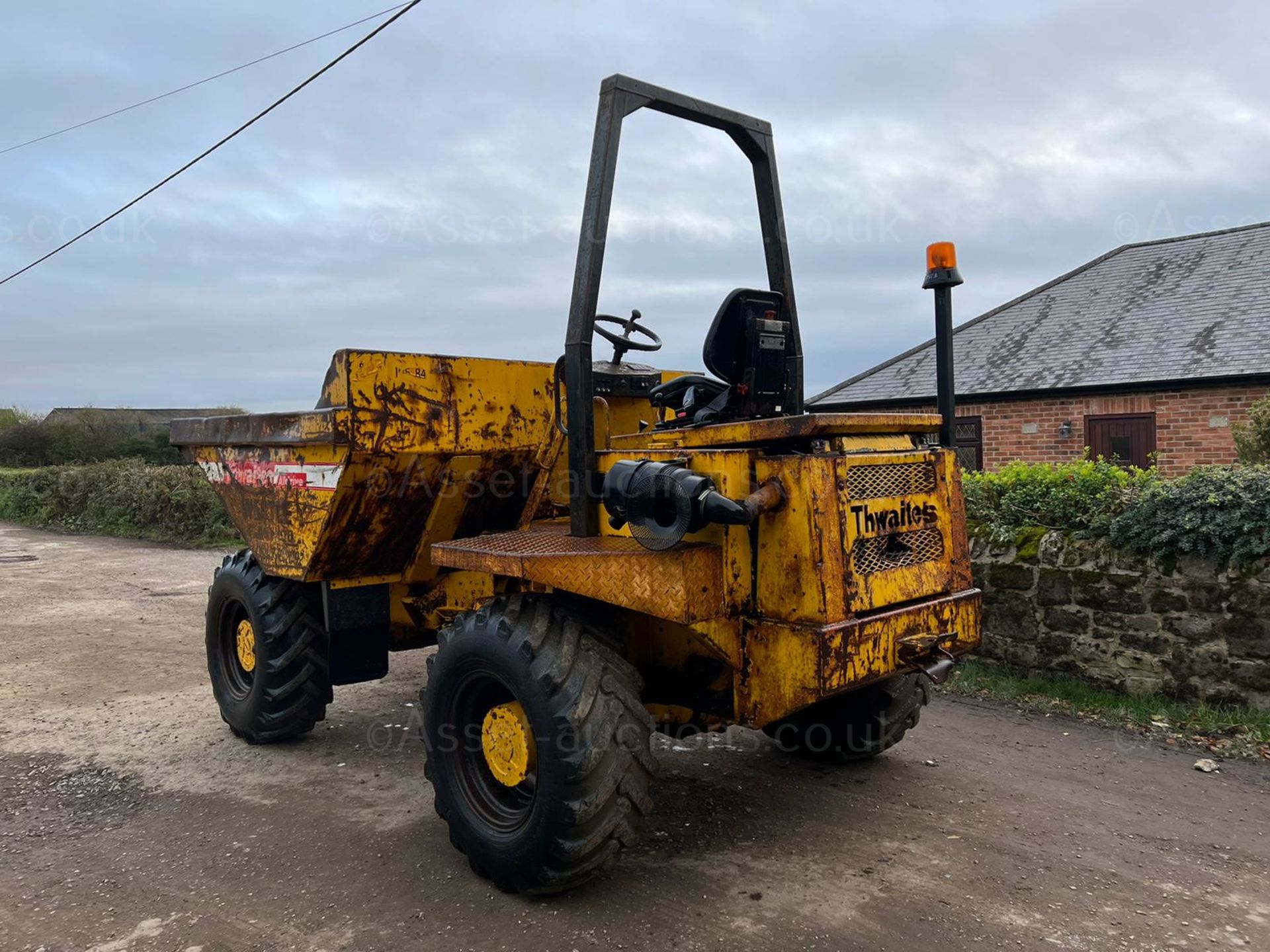 THWAITES ALLDRIVE 6 TON 4WD DUMPER, RUNS DRIVES AND LIFTS, SHOWING A LOW 3103 HOURS *PLUS VAT* - Image 4 of 11