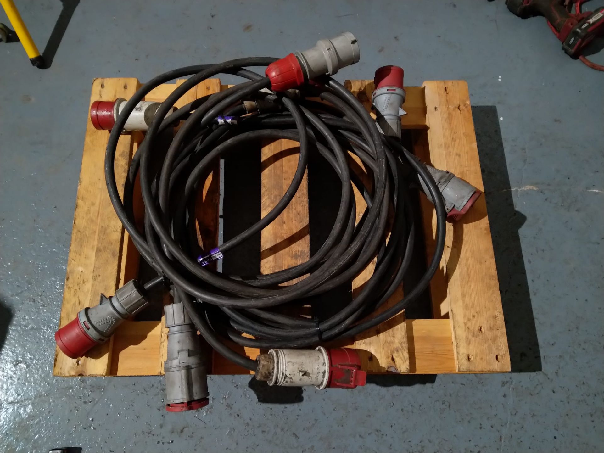 THREE PHASE EXTENSION CABLES AND A SOCKET EXTENSION *NO VAT*
