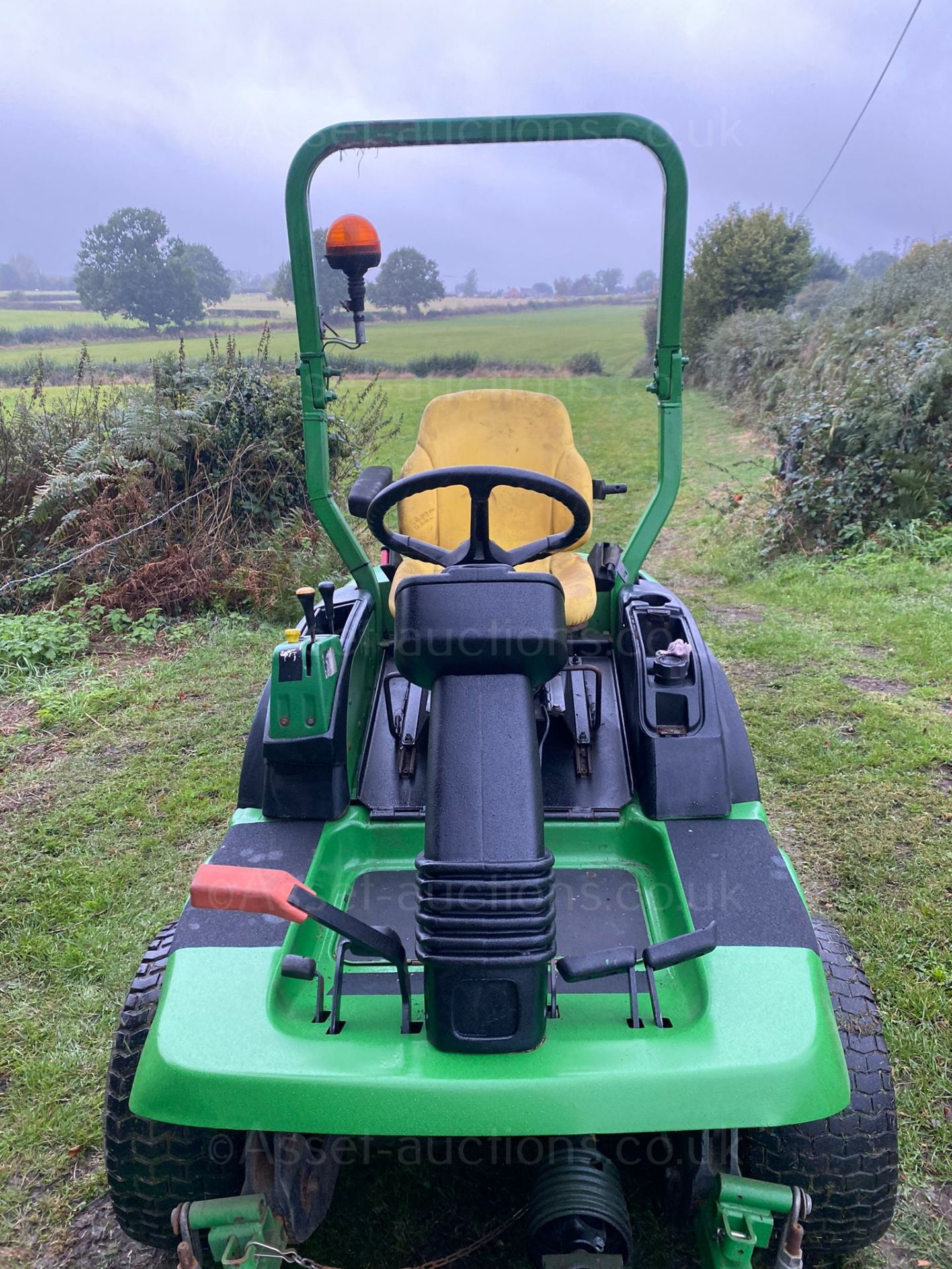 JOHN DEERE 1445 RIDE ON LAWN MOWER, RUNS WORKS AND CUTS, 4 WHEEL DRIVE *PLUS VAT* - Image 4 of 5