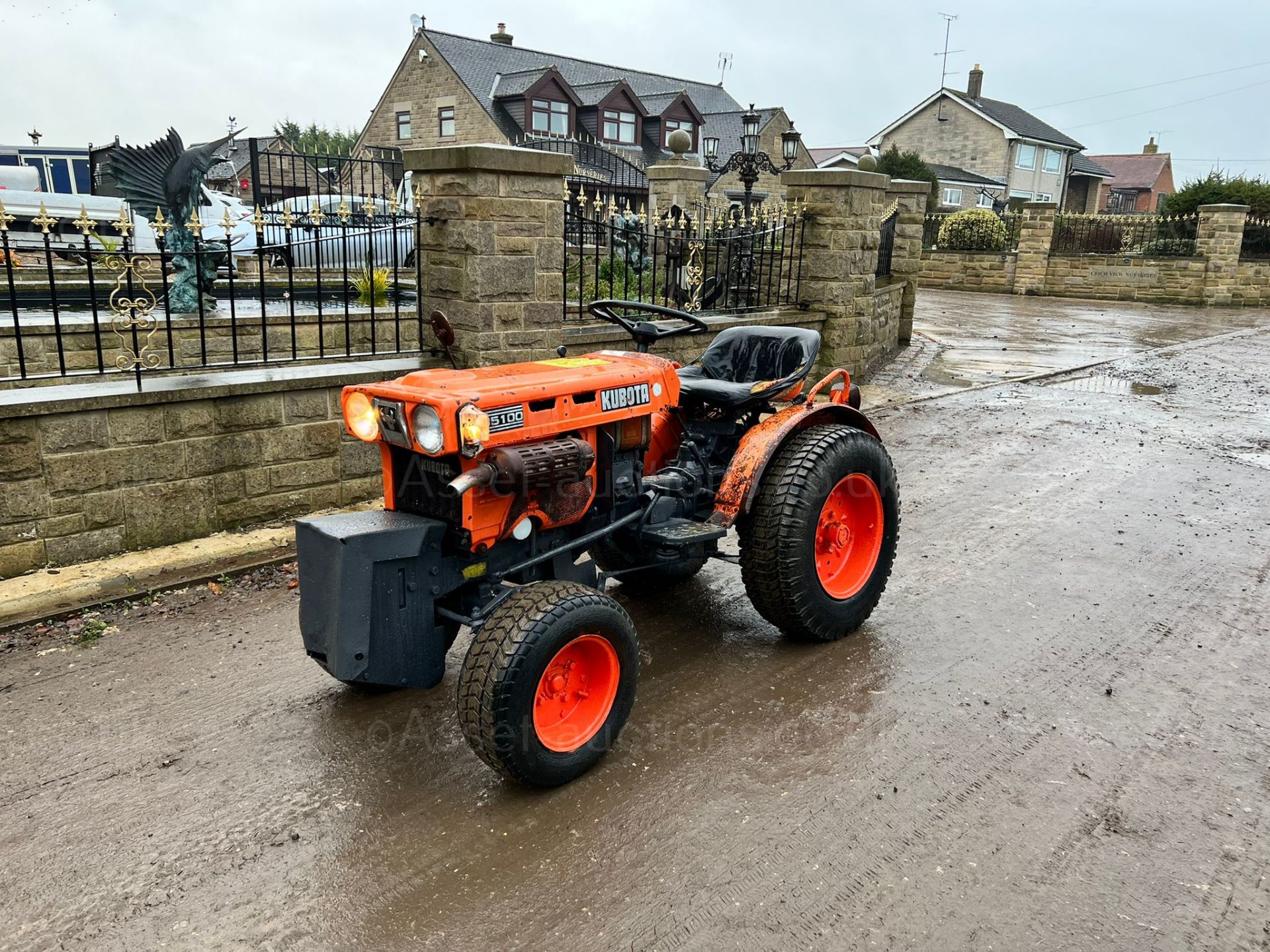 KUBOTA B5100E 15hp COMPACT TRACTOR, RUNS DRIVES AND WORKS, GRASS TYRES *PLUS VAT* - Image 2 of 9