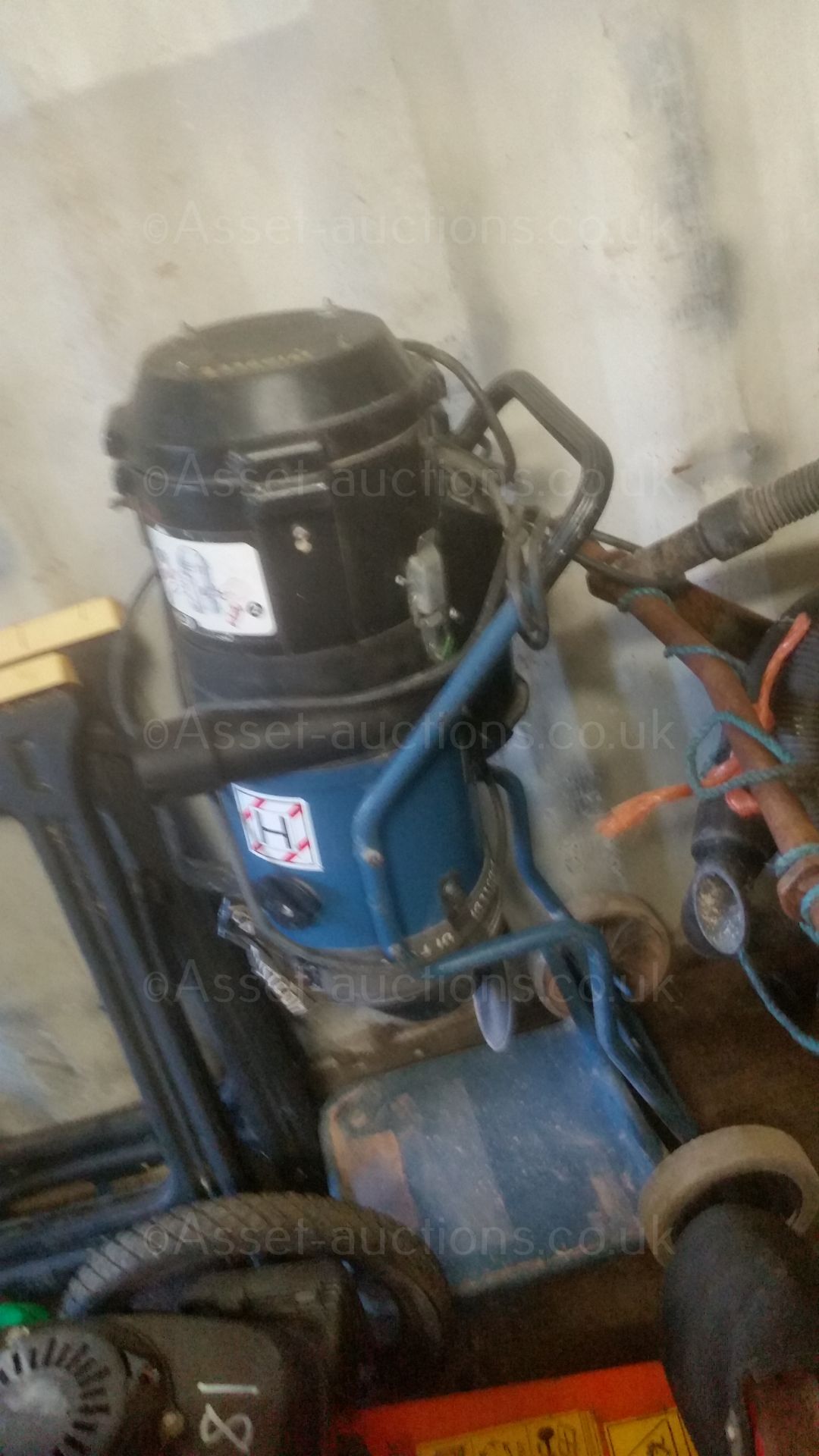 JOB LOT OF SRARE AND REPAIRS, HONDA ENGINES, DUST CONTROL VACUUMS, MAKITA, CLARKE GENERATORS ETC - Image 11 of 33