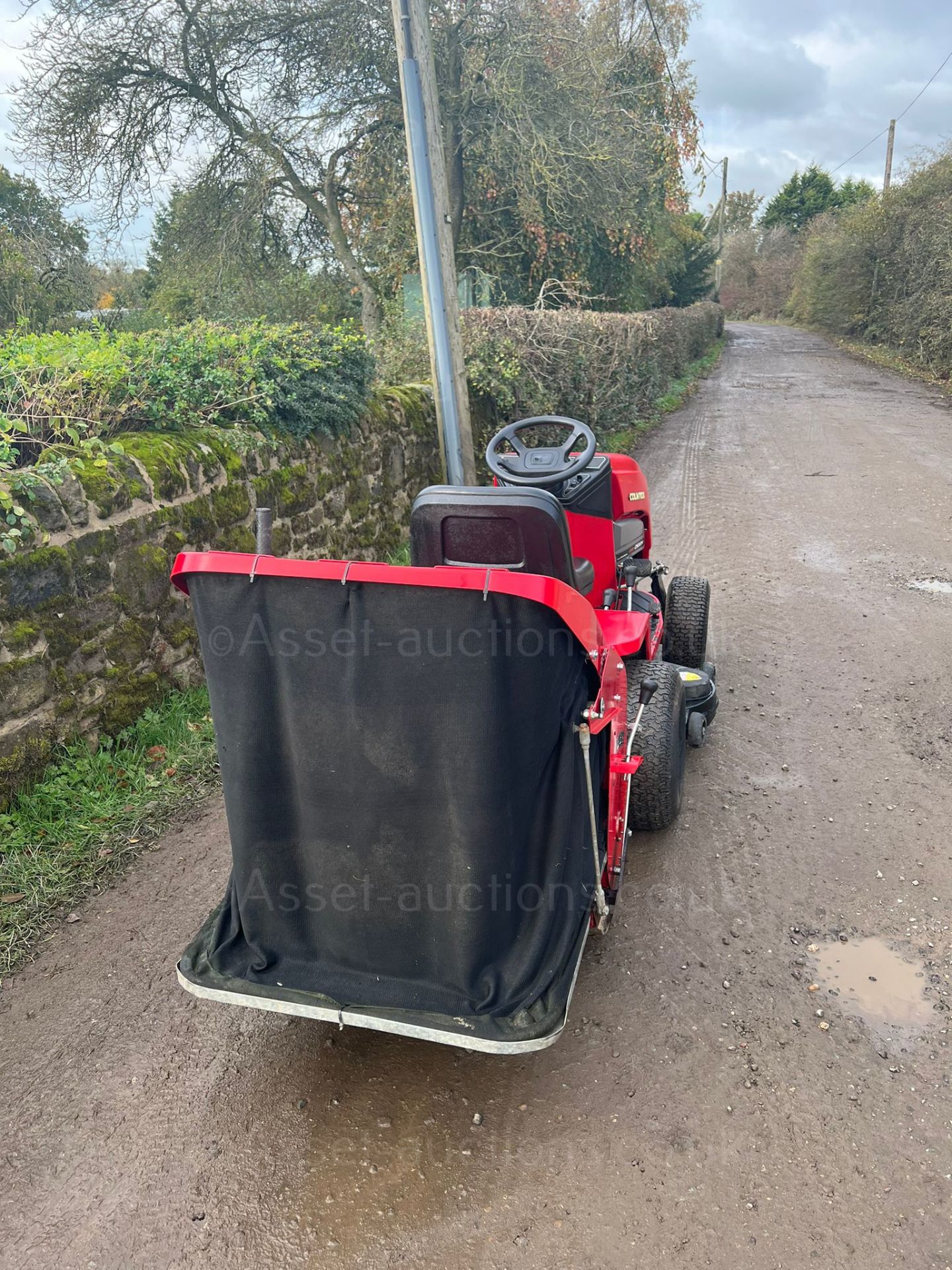 COUNTAX C600H 4 WHEEL DRIVE RIDE ON LAWN MOWER, RUNS WORKS AND CUTS, 4 WHEEL DRIVE *NO VAT* - Image 5 of 7