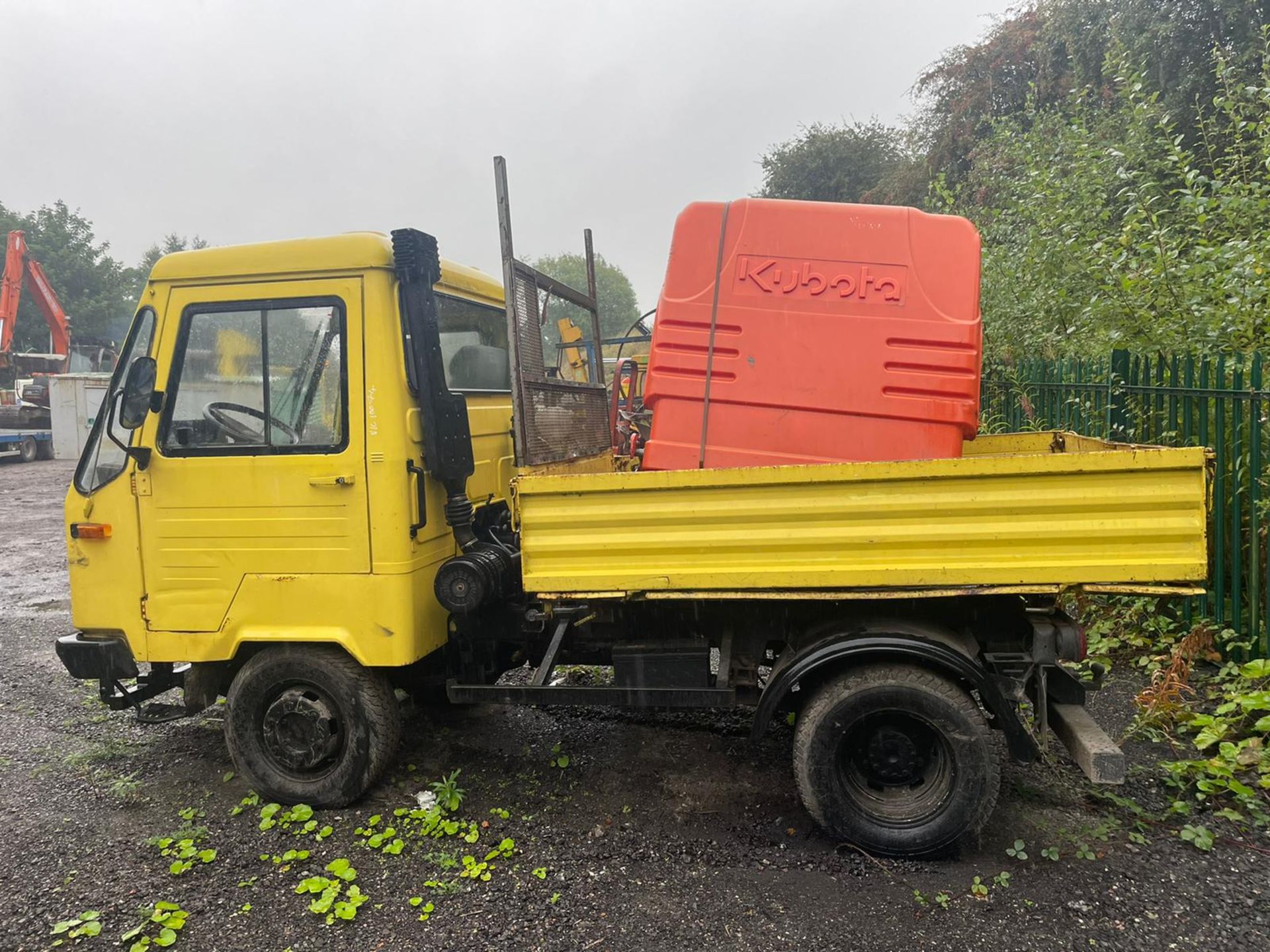 MULTICAR 4x2 3 WAY DROPSIDE TIPPER LORRY, SHOWING 4822 HOURS / 86605km, FRONT HYDRAULICS *PLUS VAT* - Image 3 of 11