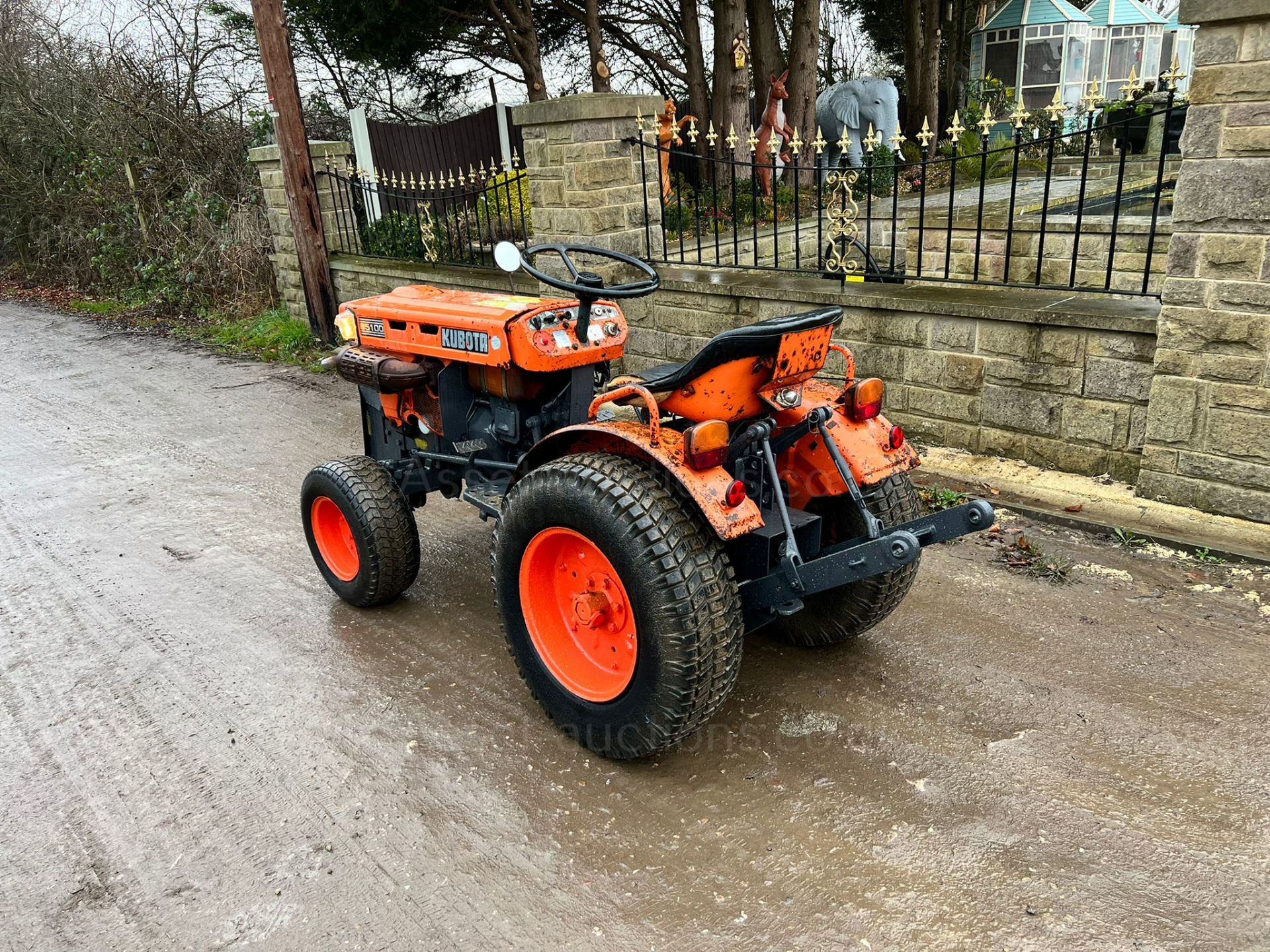 KUBOTA B5100E 15hp COMPACT TRACTOR, RUNS DRIVES AND WORKS, GRASS TYRES *PLUS VAT* - Image 3 of 9