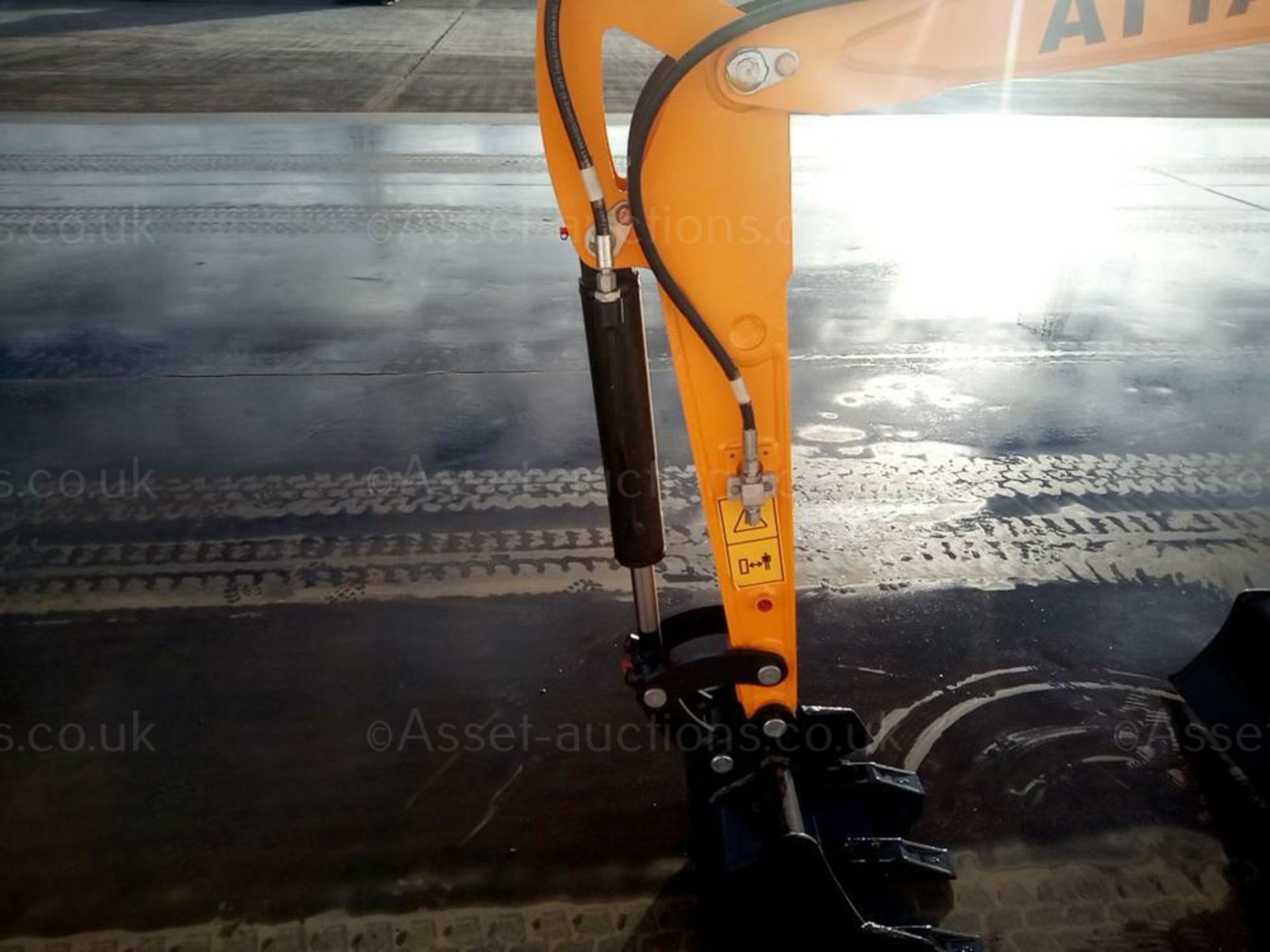 BRAND NEW 2021 PIPED MINI DIGGER / MICRO DIGGER, RUBBER TRACKS, BLADE, PIPED FOR BREAKER *PLUS VAT* - Image 7 of 9