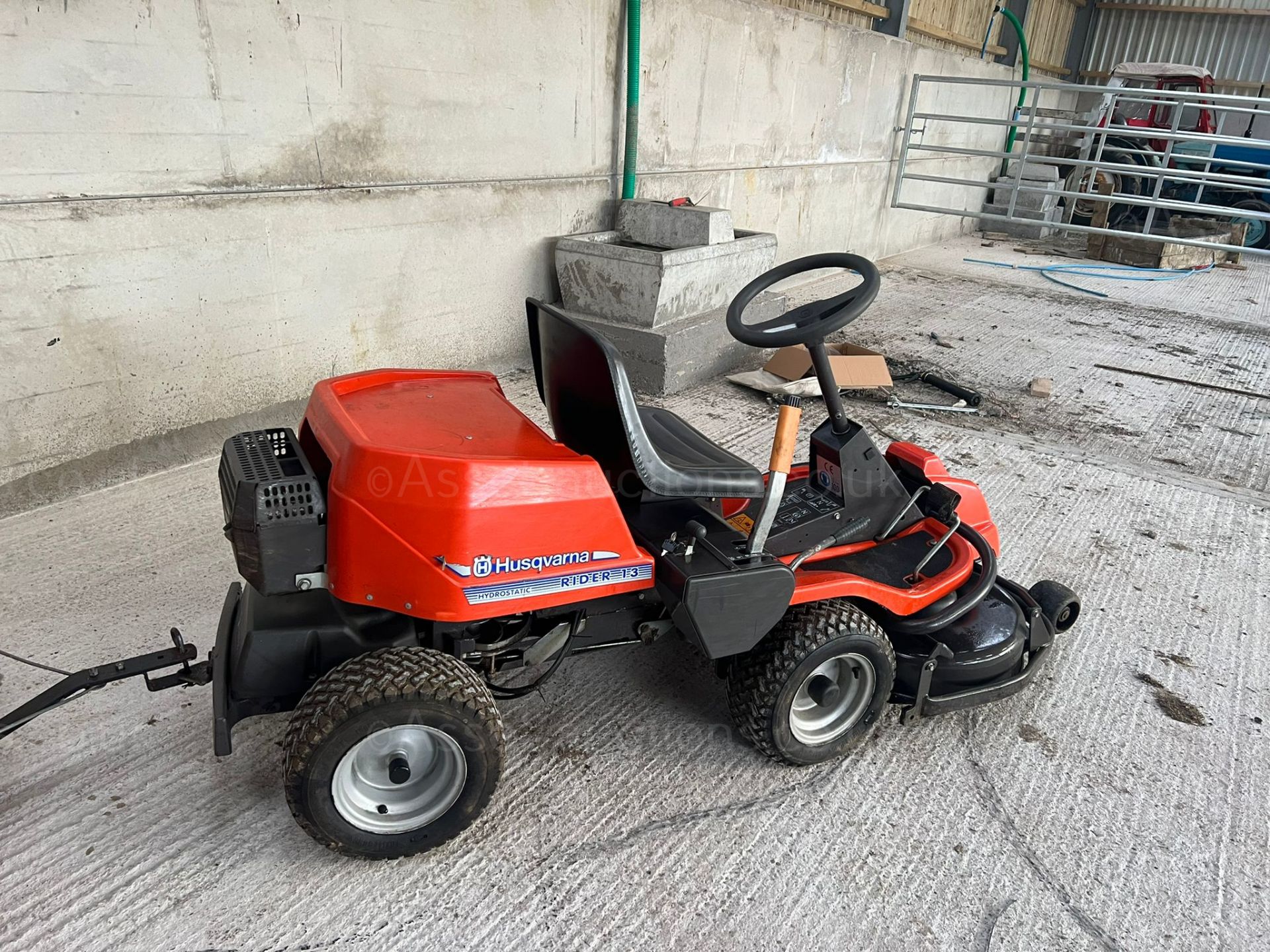 HUSQVARNA RIDER 13 RIDE ON LAWN MOWER, RUNS WORKS AND CUTS WELL, ONE OWNER FROM NEW *NO VAT* - Image 3 of 7