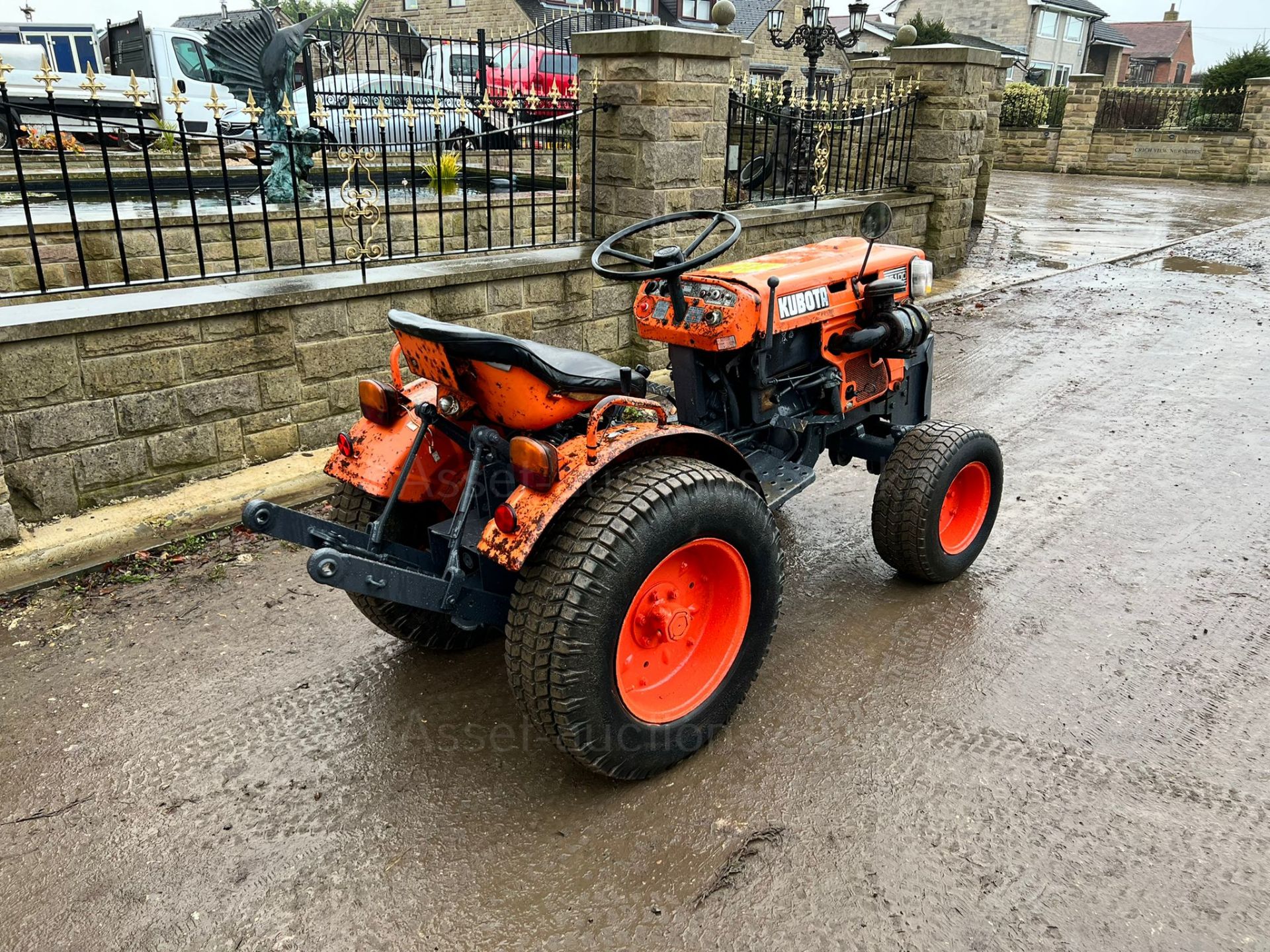 KUBOTA B5100E 15hp COMPACT TRACTOR, RUNS DRIVES AND WORKS, GRASS TYRES *PLUS VAT* - Image 4 of 9