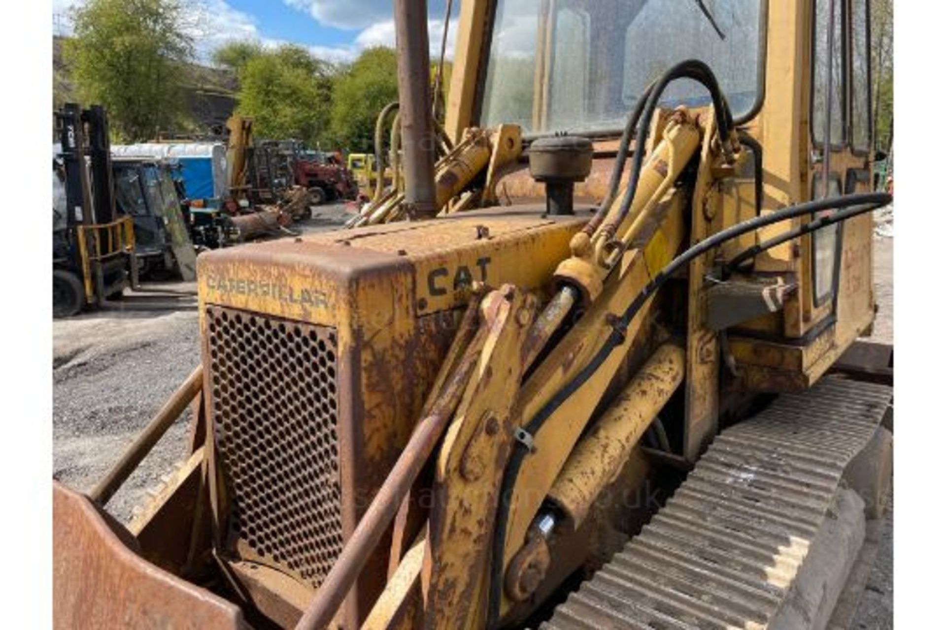 Cat 931B Drott With Multi Tyne Ripper, 3 In 1 Bucket, Runs Drives And Lifts, Showing 6310 Hours - Image 6 of 8