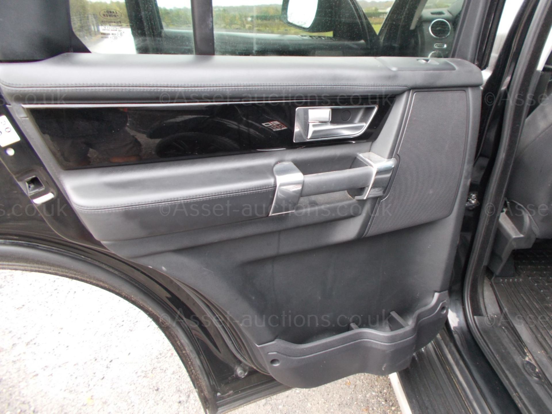 2015/64 LAND ROVER DISCOVERY HSE LUXURY SCV6 7 SEATER, 3.0 V6 PETROL SUPERCHARGED *PLUS VAT* - Image 20 of 28